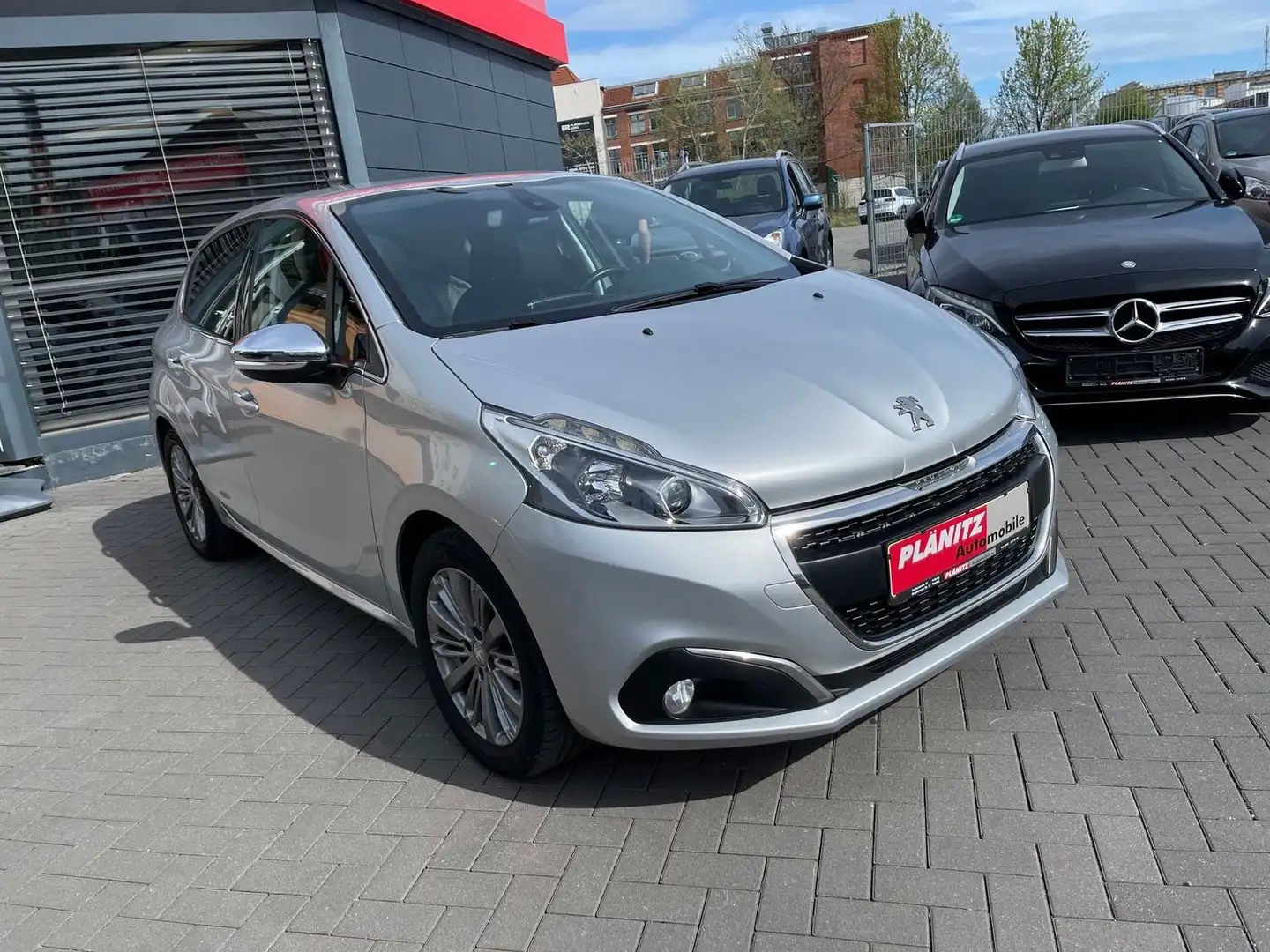 Peugeot 208 Allure /Navi/Tempomat/Bluetooth/PDC/USB/ECO Grau - 2