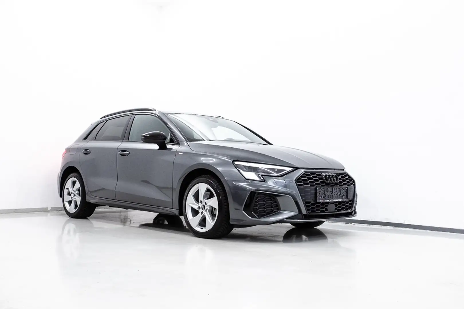 Audi A3 SB 40 TFSI e S-line S-tronic | HUD Display Grau - 2