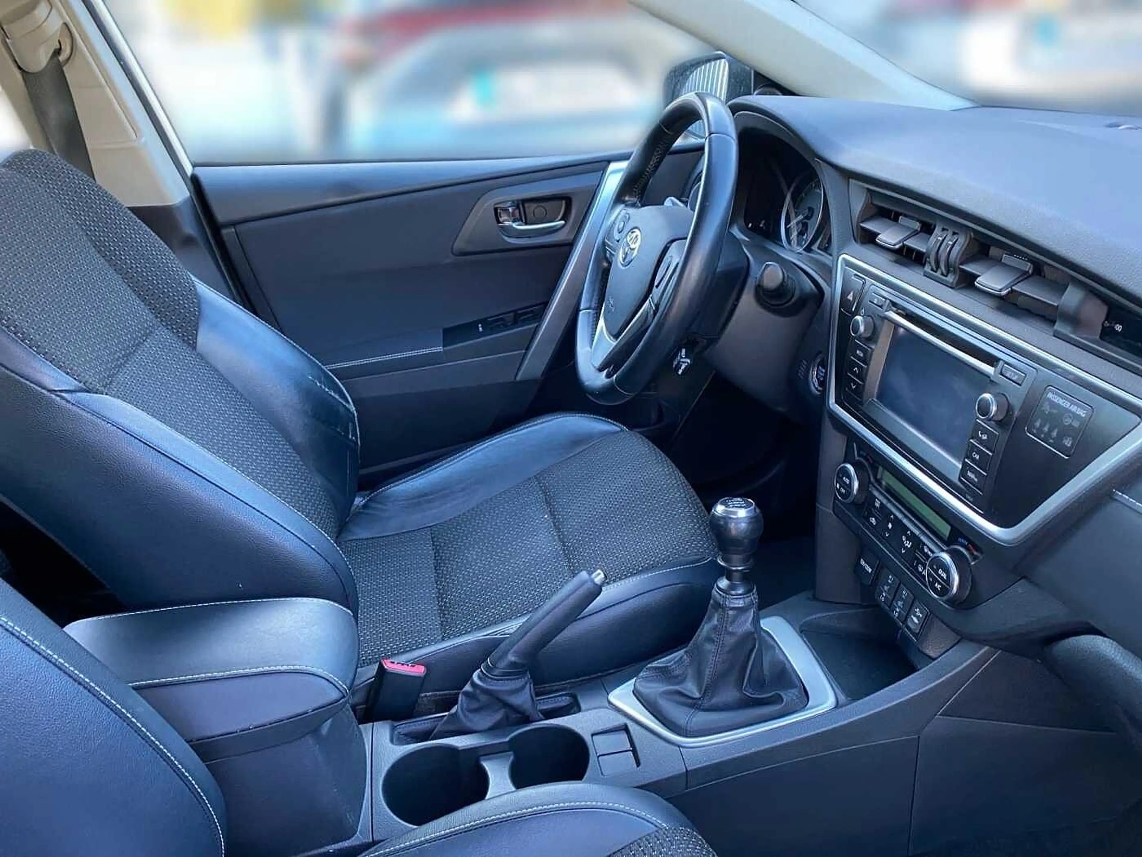 Toyota Auris 1.6 Valvematic Executive SHZ TEILLEDER — photo 6