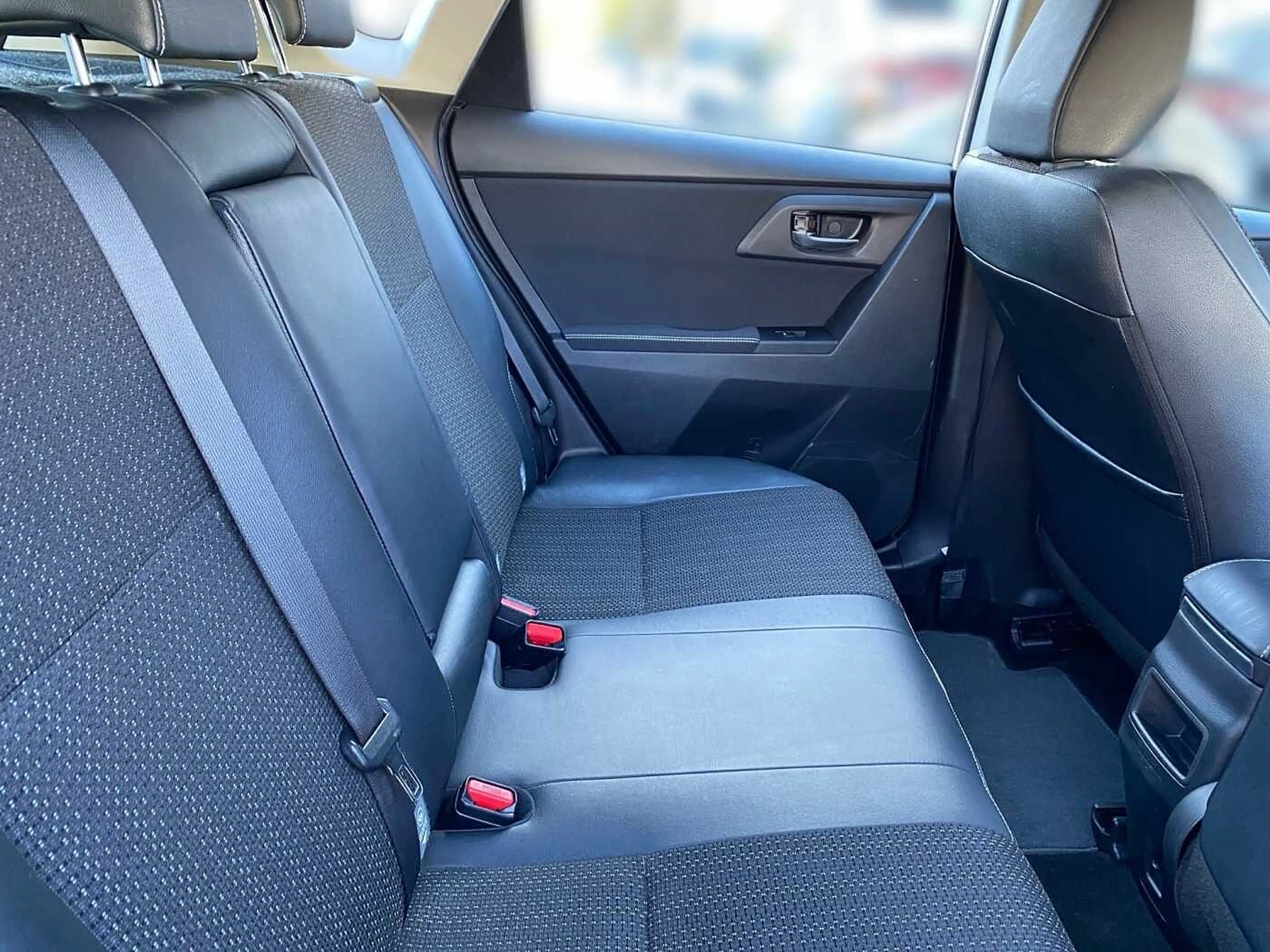 Toyota Auris 1.6 Valvematic Executive SHZ TEILLEDER — photo 7