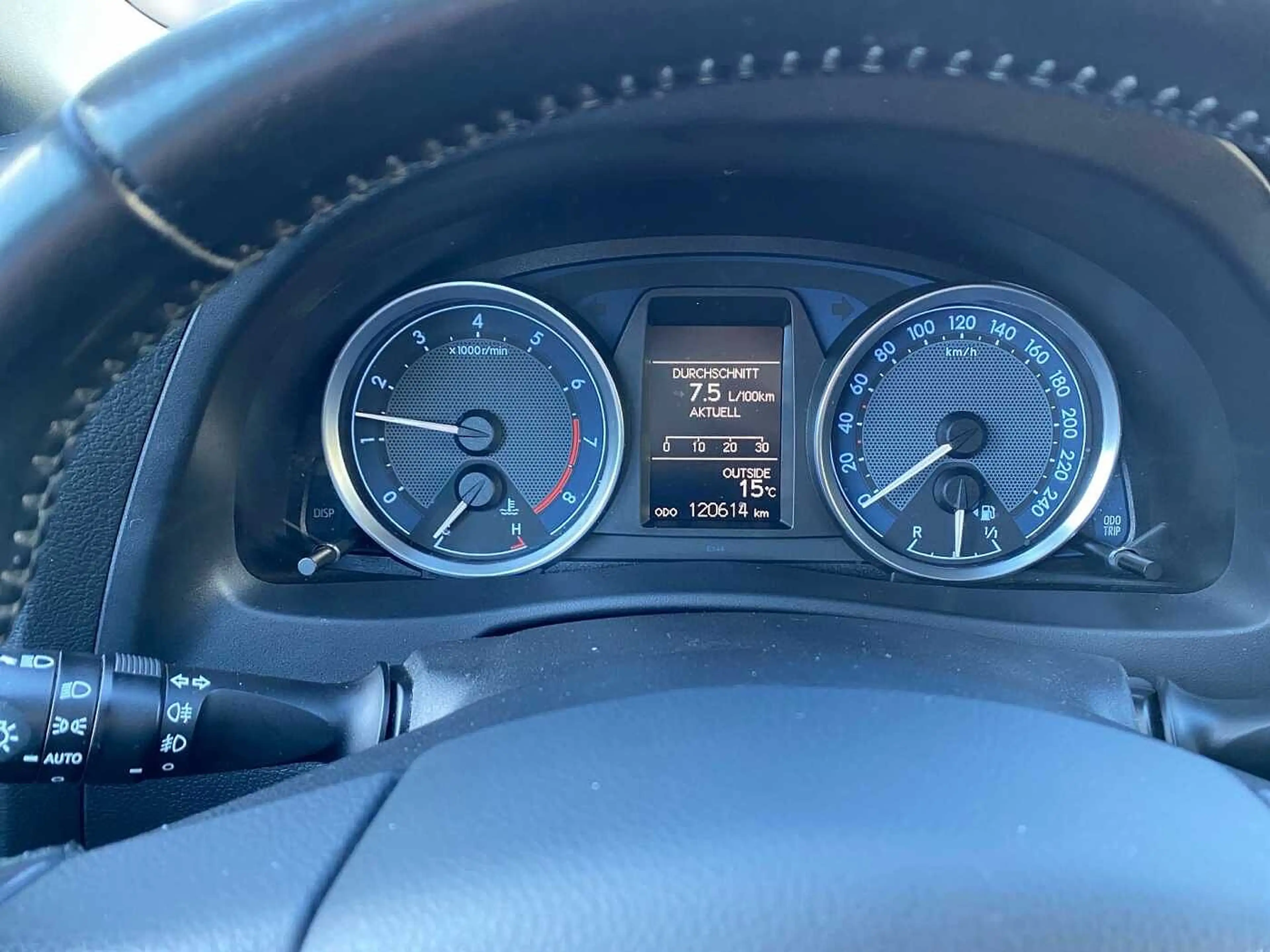 Toyota Auris 1.6 Valvematic Executive SHZ TEILLEDER — photo 11