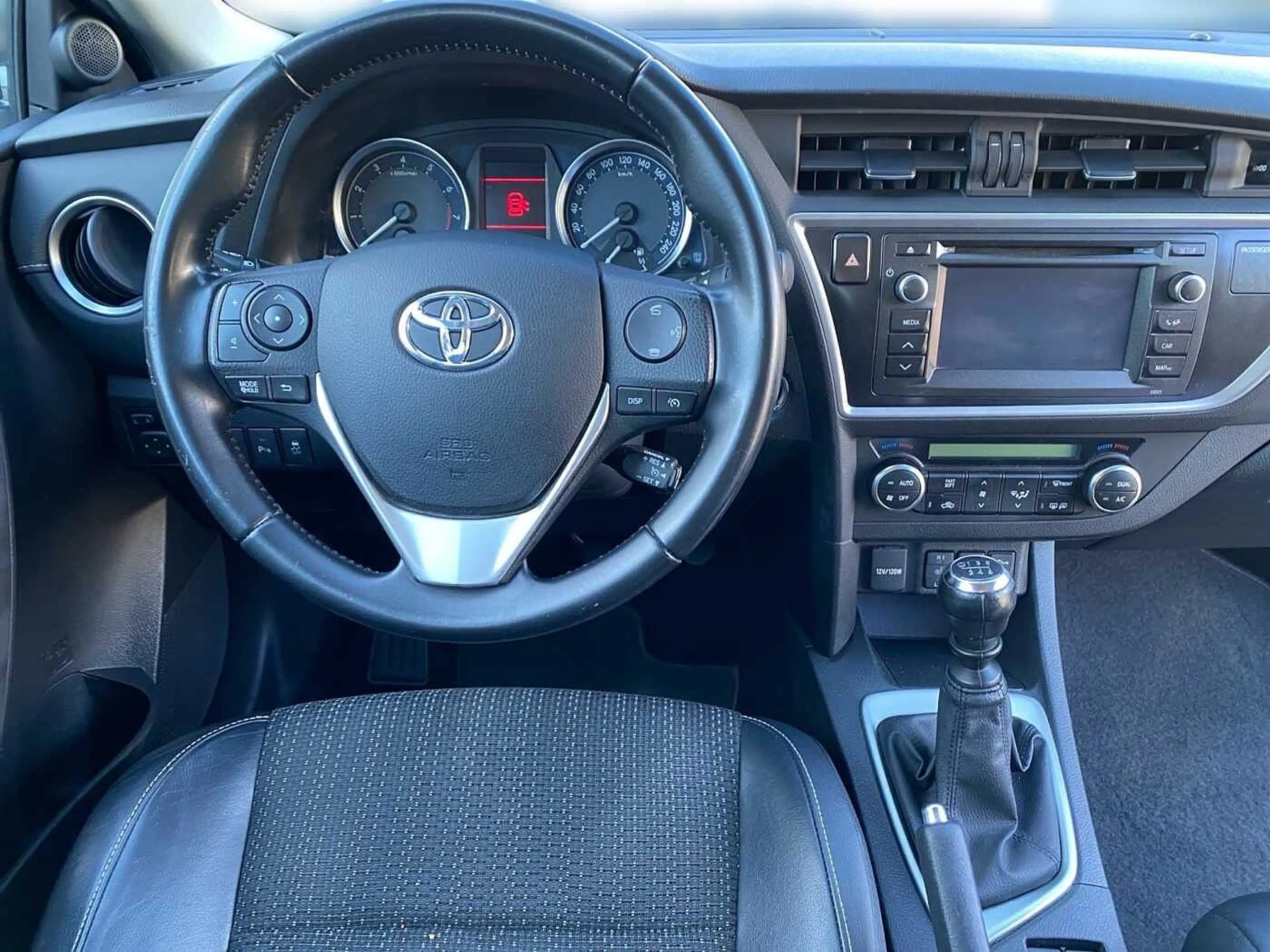 Toyota Auris 1.6 Valvematic Executive SHZ TEILLEDER — photo 9