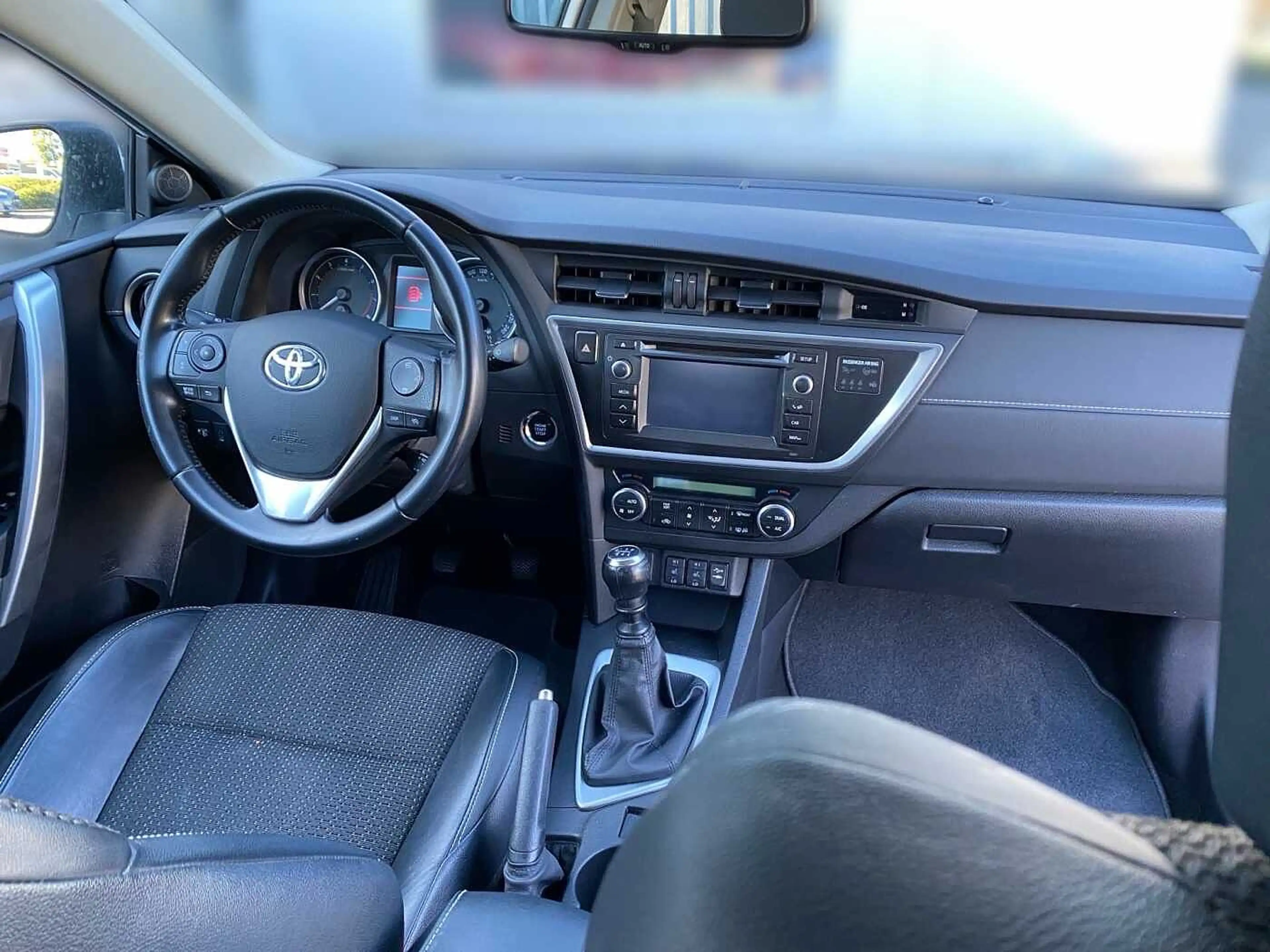 Toyota Auris 1.6 Valvematic Executive SHZ TEILLEDER — photo 8