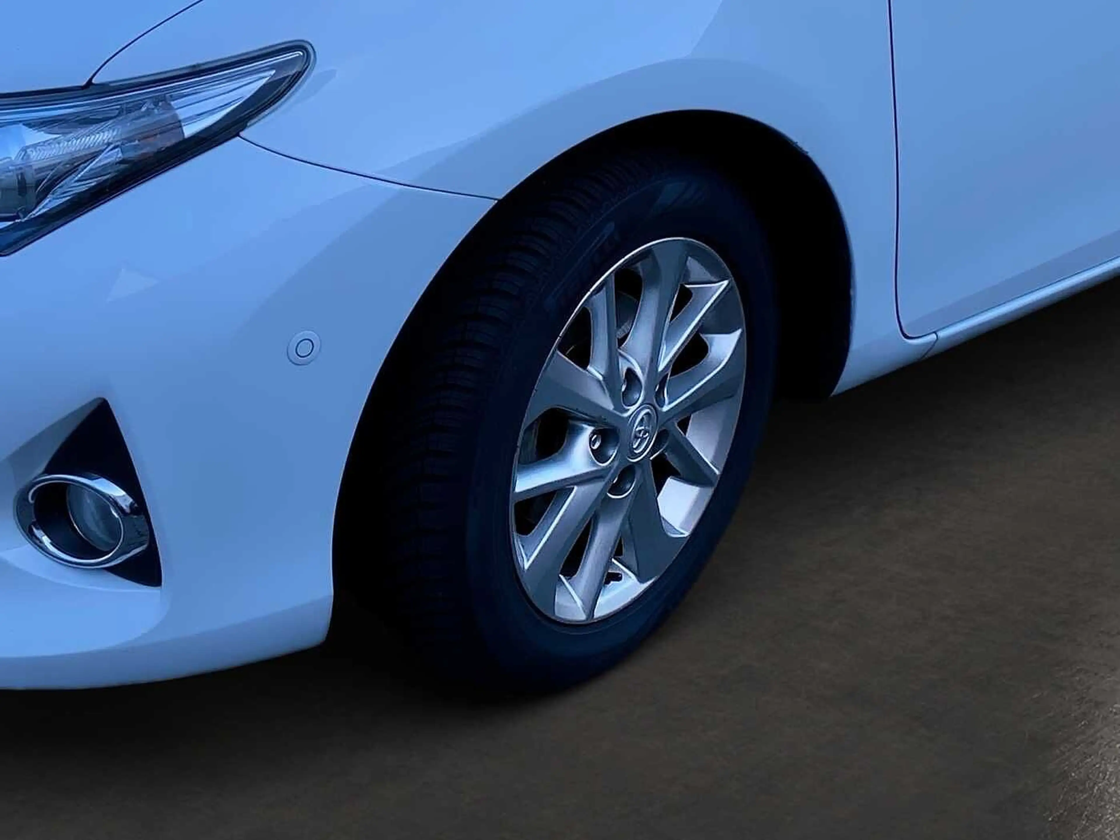Toyota Auris 1.6 Valvematic Executive SHZ TEILLEDER — photo 13