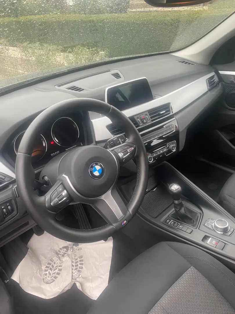BMW X1 1.5i sDrive18 M-pakket Grijs - 1