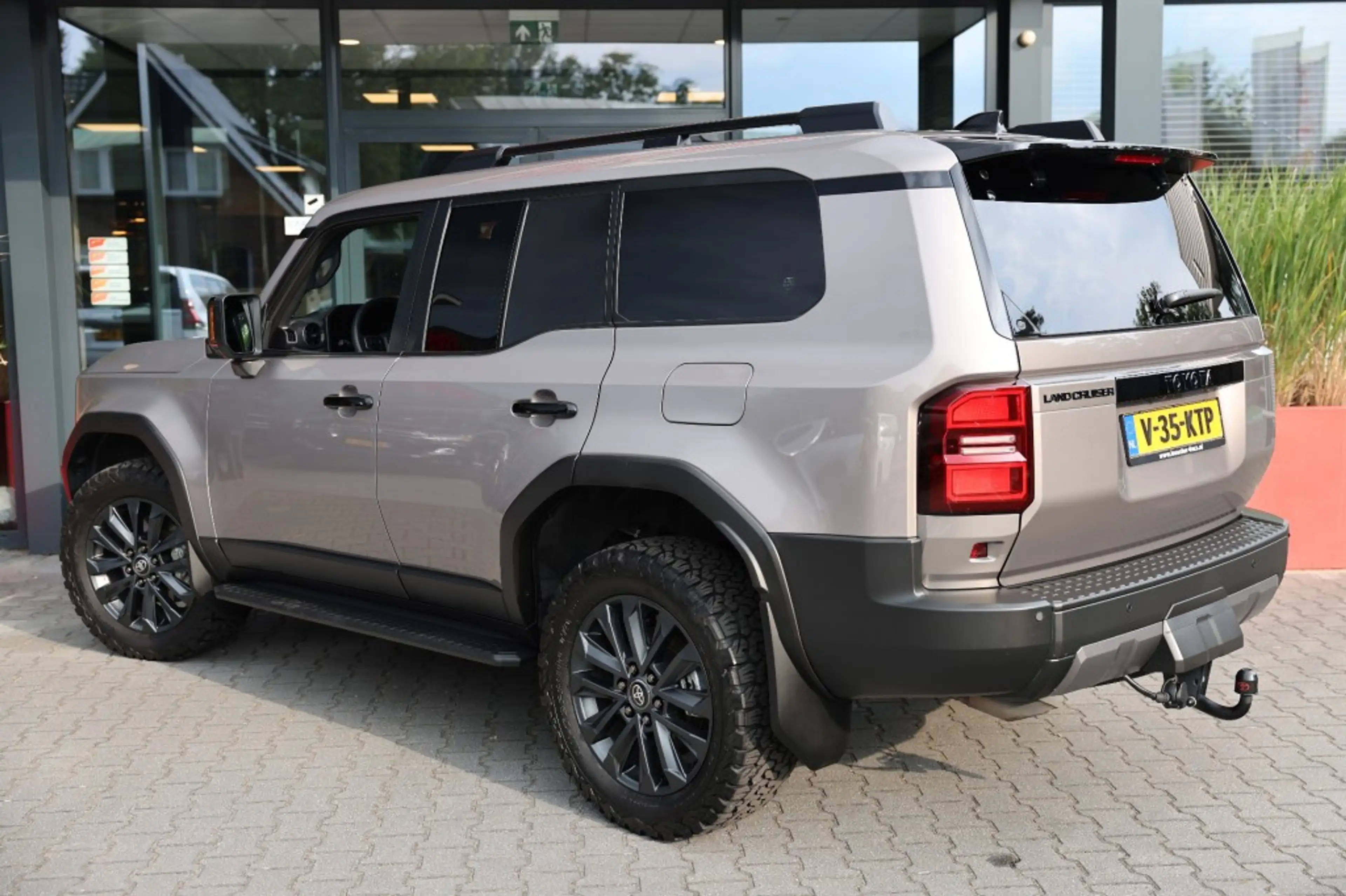 Toyota Land Cruiser 2.8 D-4D 5DRS PROFESSIONAL A/T VAN — photo 4