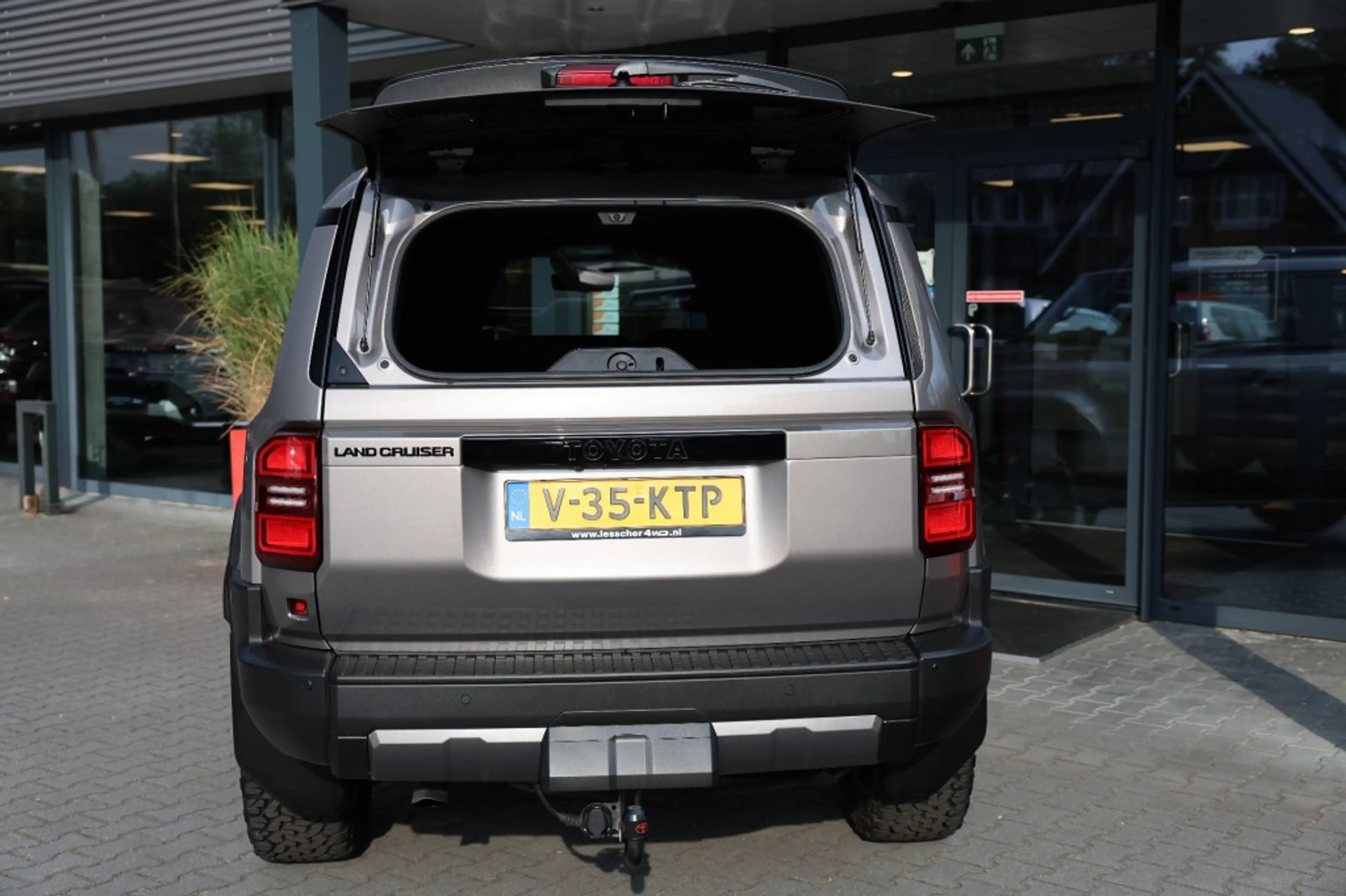 Toyota Land Cruiser 2.8 D-4D 5DRS PROFESSIONAL A/T VAN — photo 6