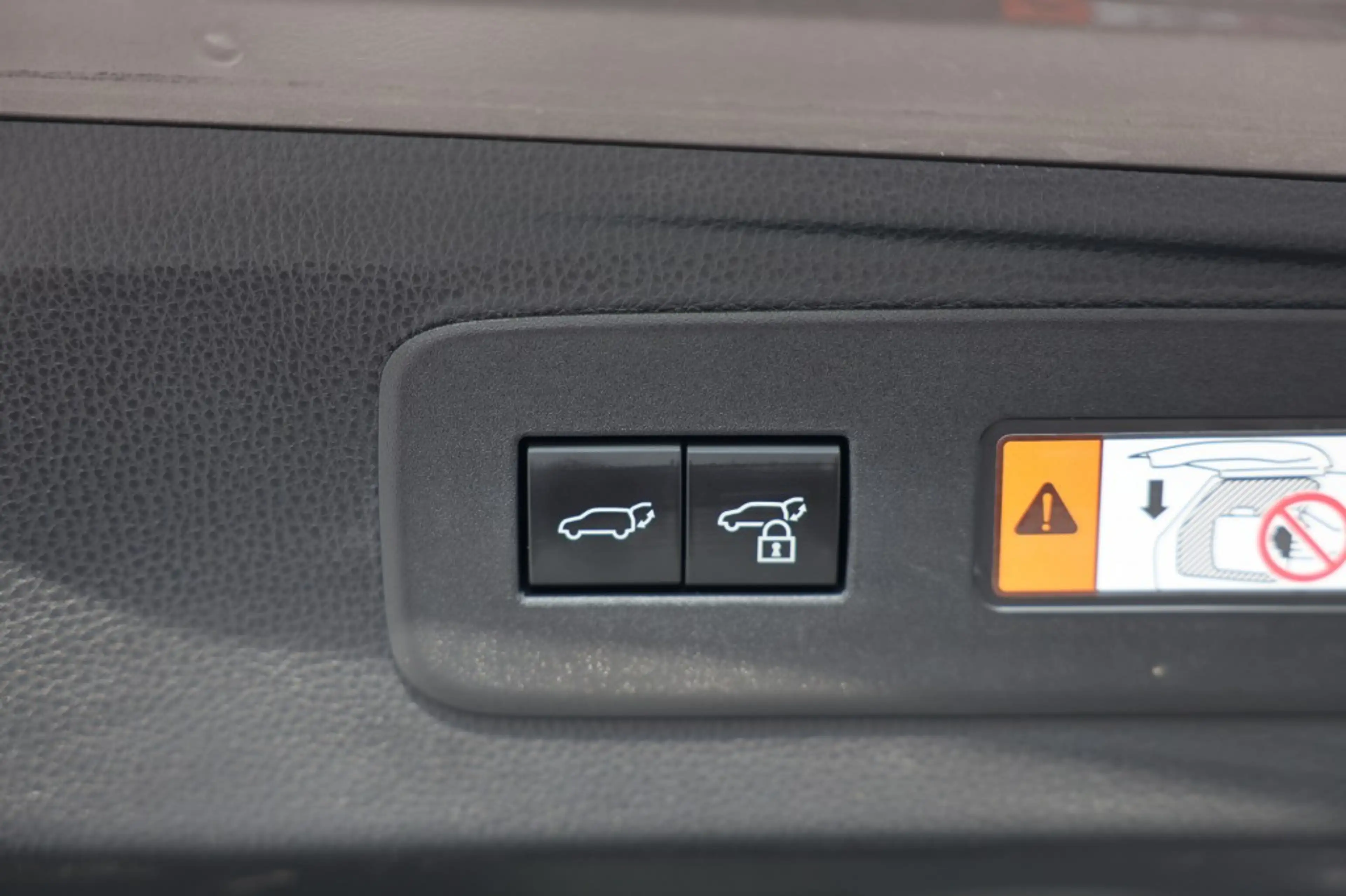 Toyota Land Cruiser 2.8 D-4D 5DRS PROFESSIONAL A/T VAN — photo 8