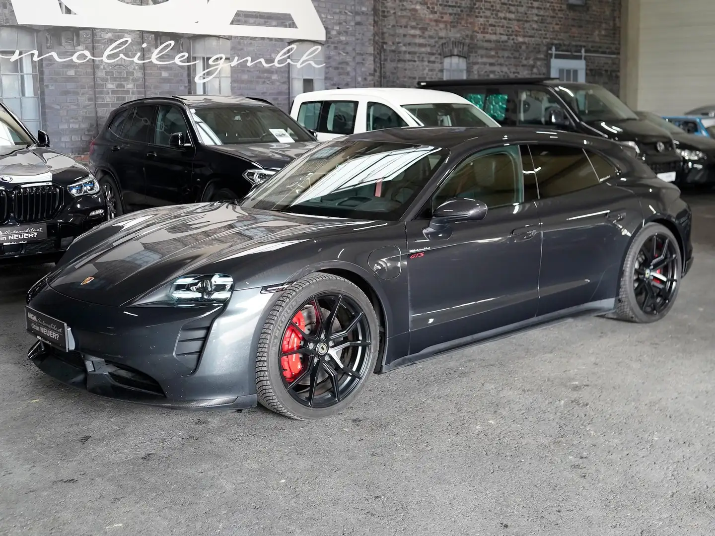 Porsche Taycan GTS Sport Turismo Grau - 1