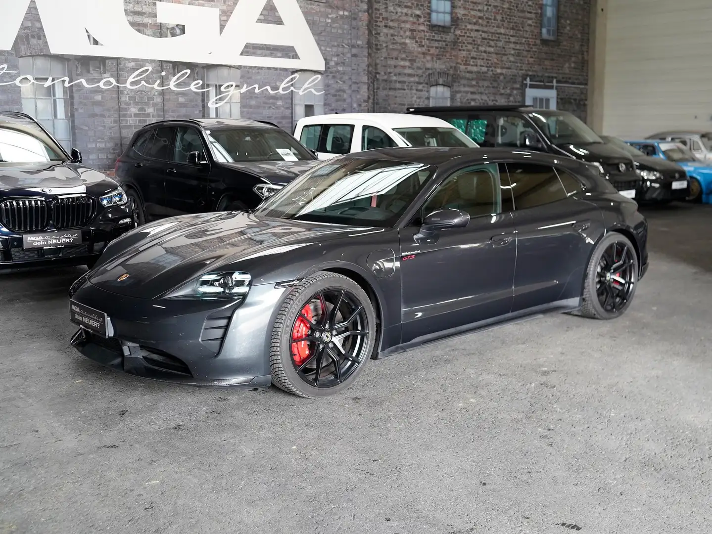 Porsche Taycan GTS Sport Turismo Grau - 2