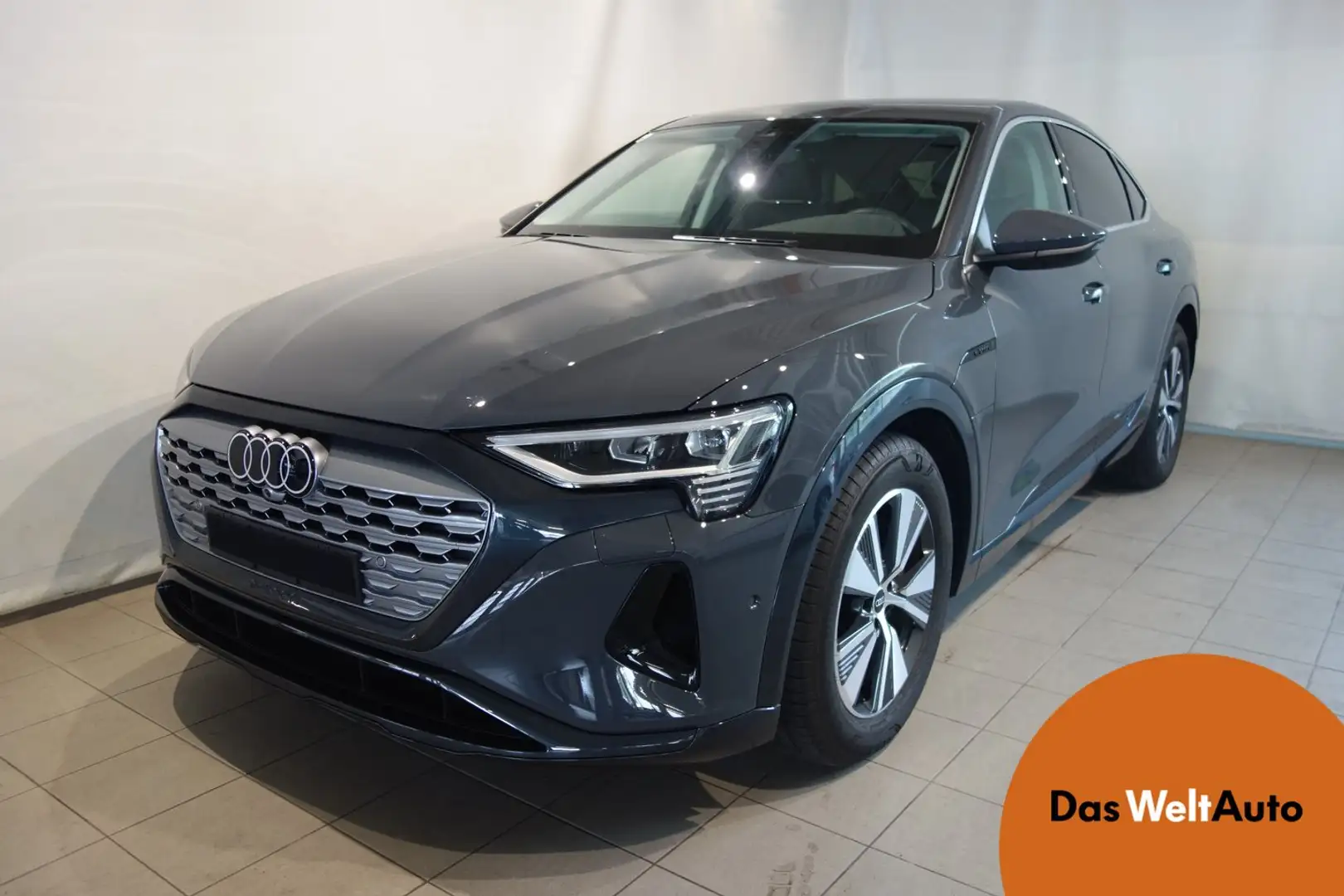 Audi Q8 55 e-tron quattro business Szary - 1