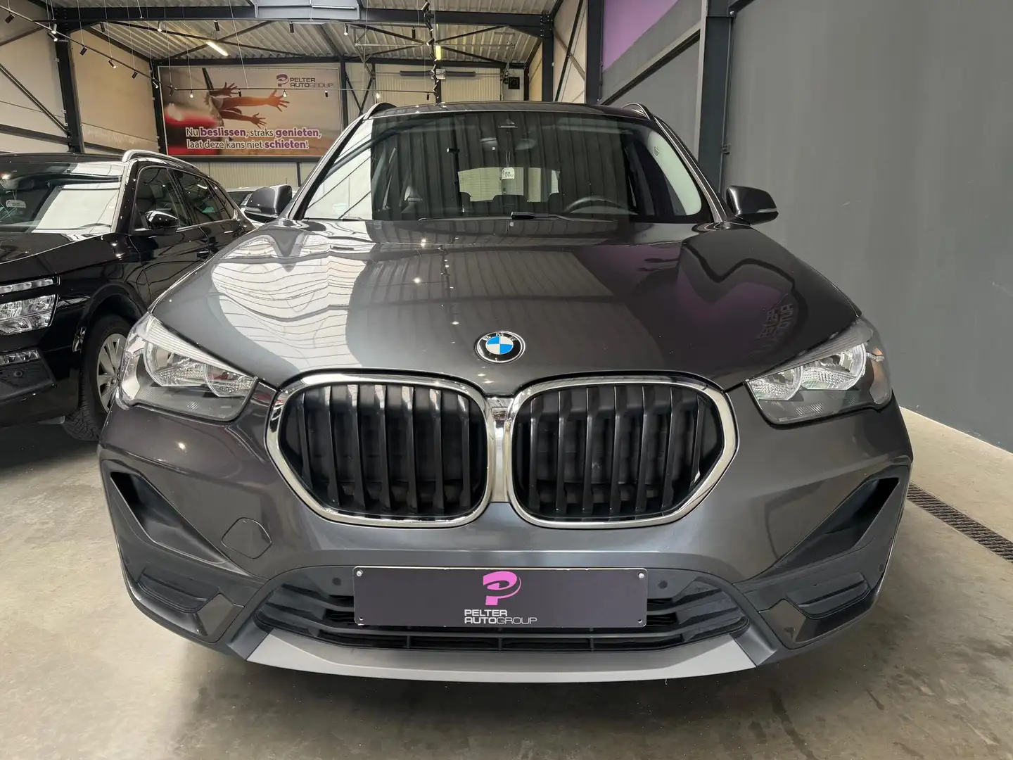 BMW X1 sDrive18d Automaat Bj.2020 136pk Gris - 2