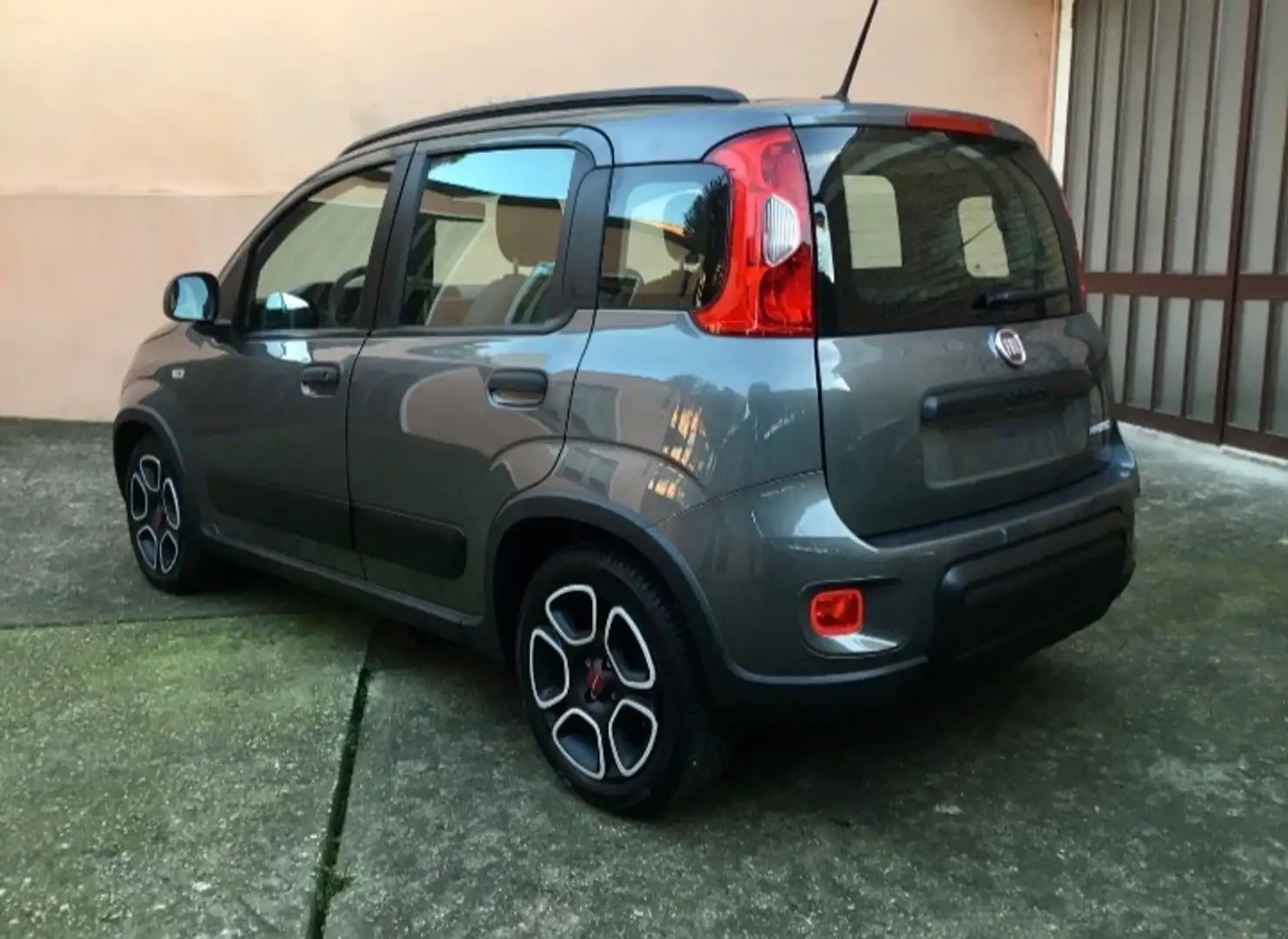 Fiat Panda Panda 1.0 firefly s&s hybrid  city life Grijs - 2