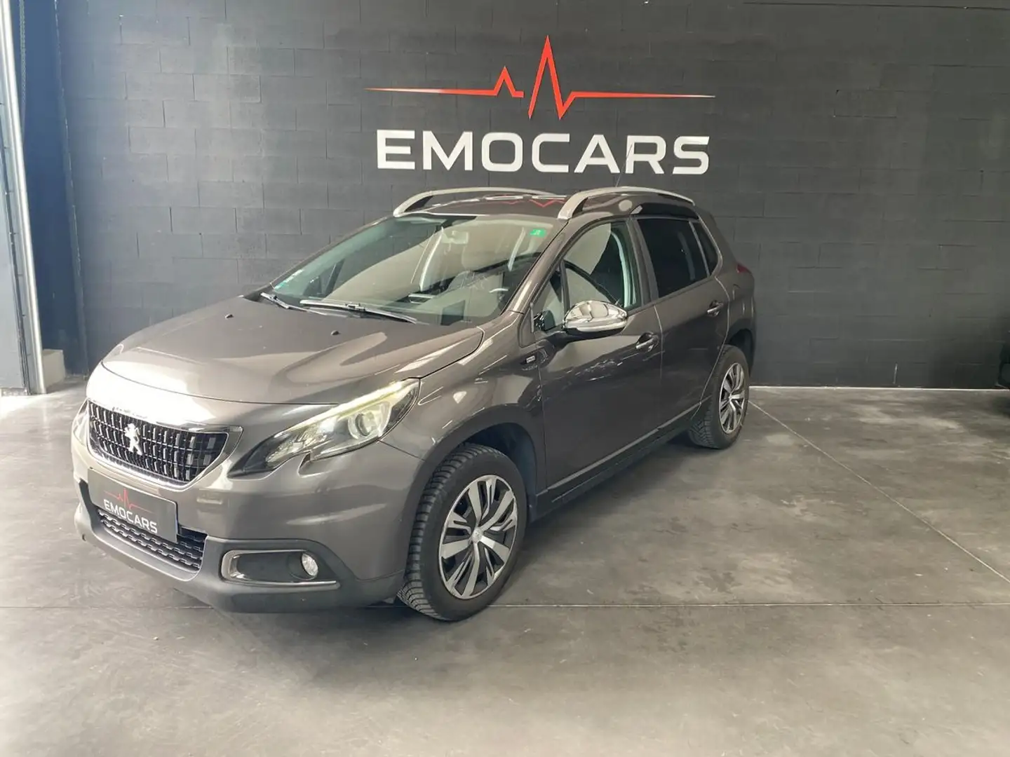 Peugeot 2008 (2) 1.6 BLUEHDI 100 STYLE Gris - 2