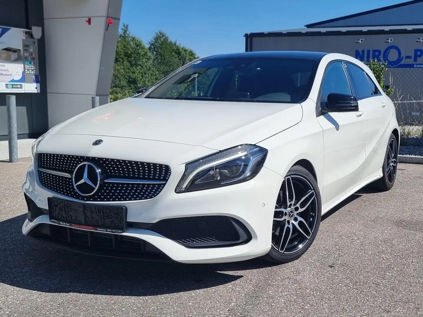 Mercedes-Benz A 180 Aut. AMG Paket BlueEfficiency Limousine Weiß - 1