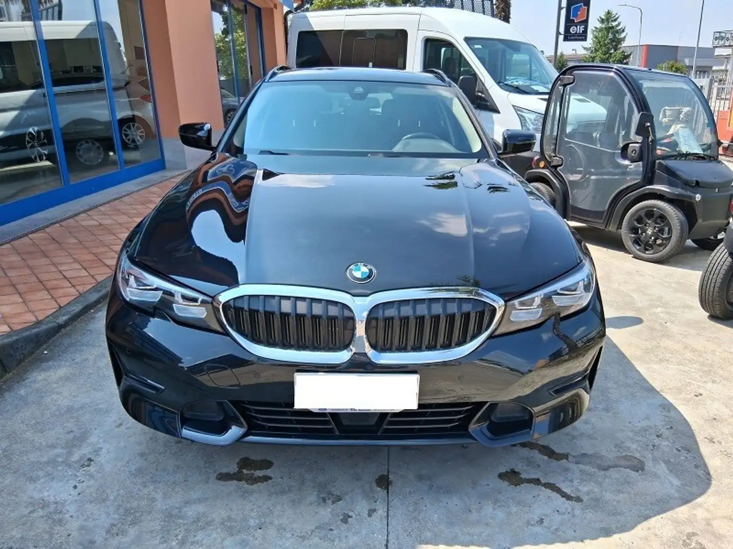 BMW 318 318d 48V Touring Sport Zwart - 2