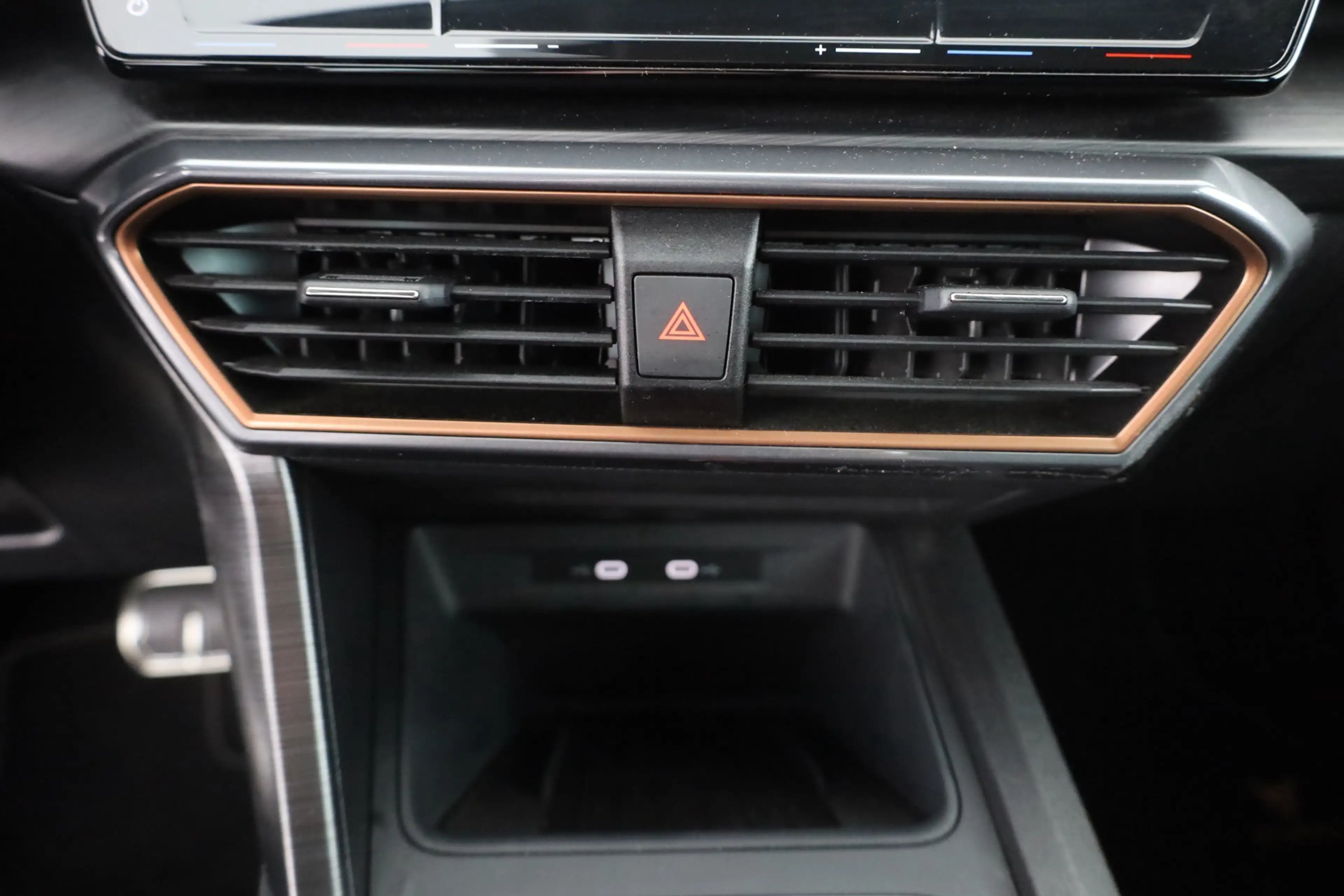 CUPRA Leon 1.5 eTSI DSG LED Navi Kamera Beats ACC DAB — photo 12