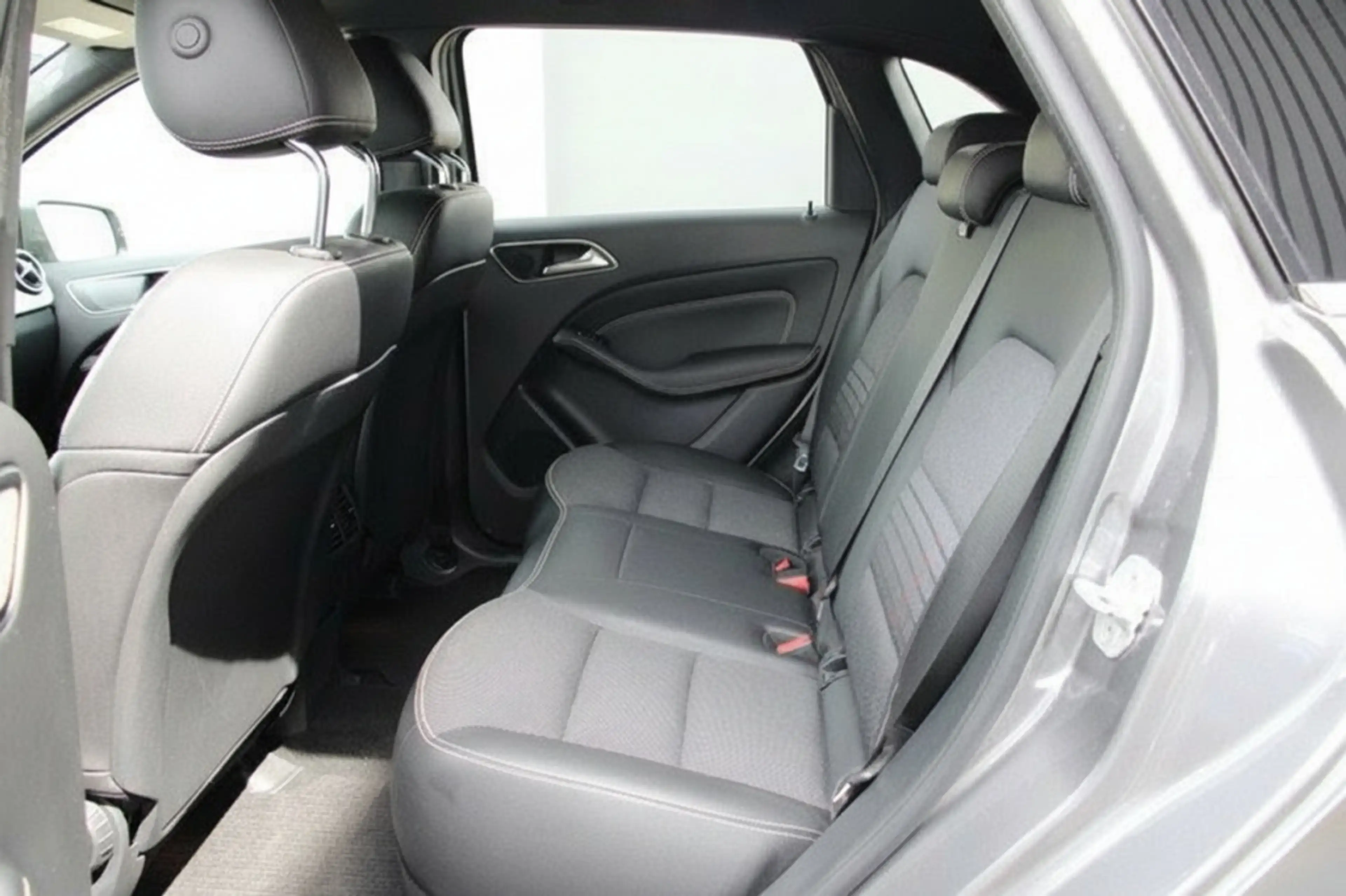 Mercedes-Benz B Electric Drive Pres. / Keurige Auto — photo 11