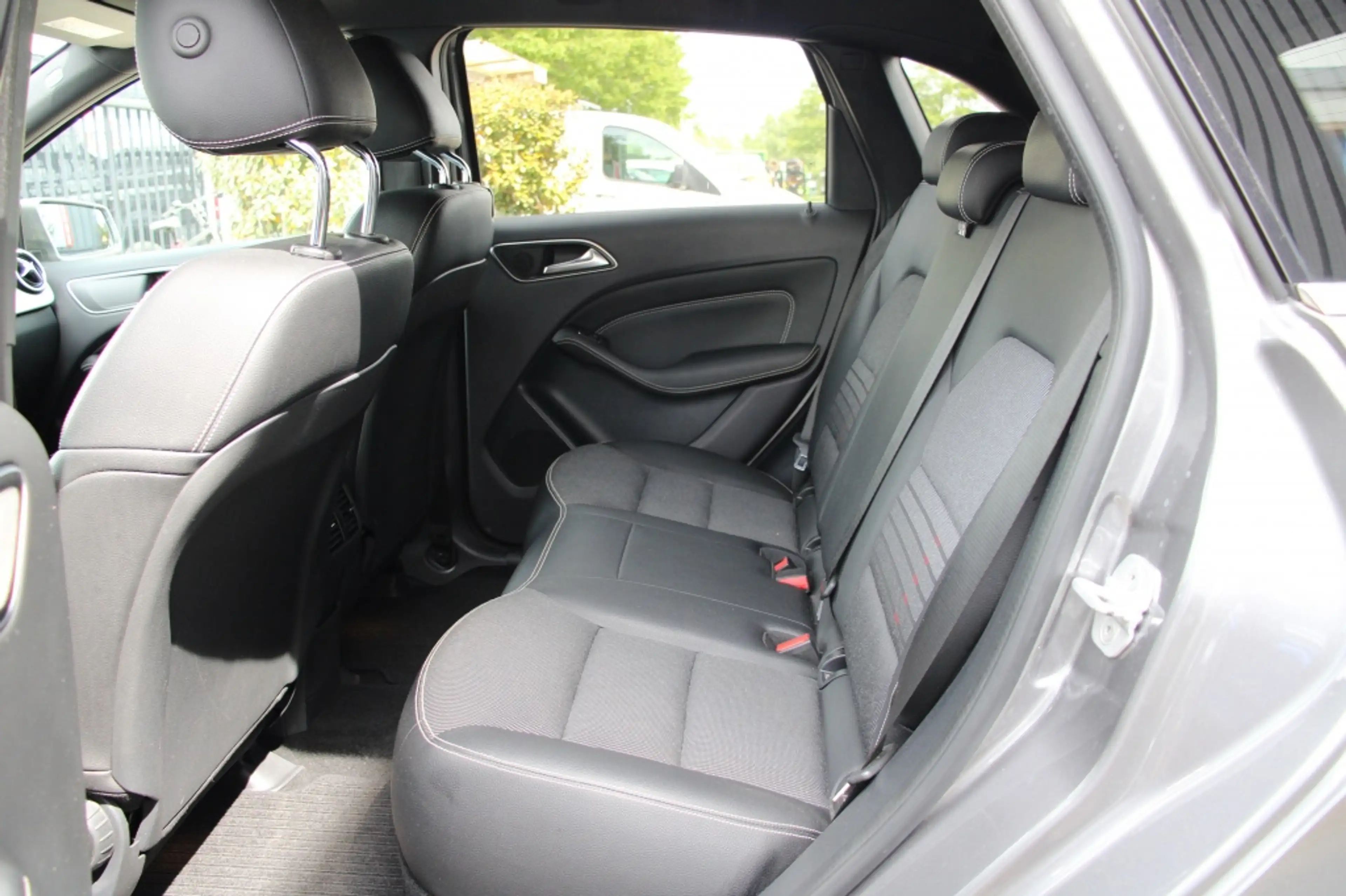 Mercedes-Benz B Electric Drive Pres. / Keurige Auto — photo 11