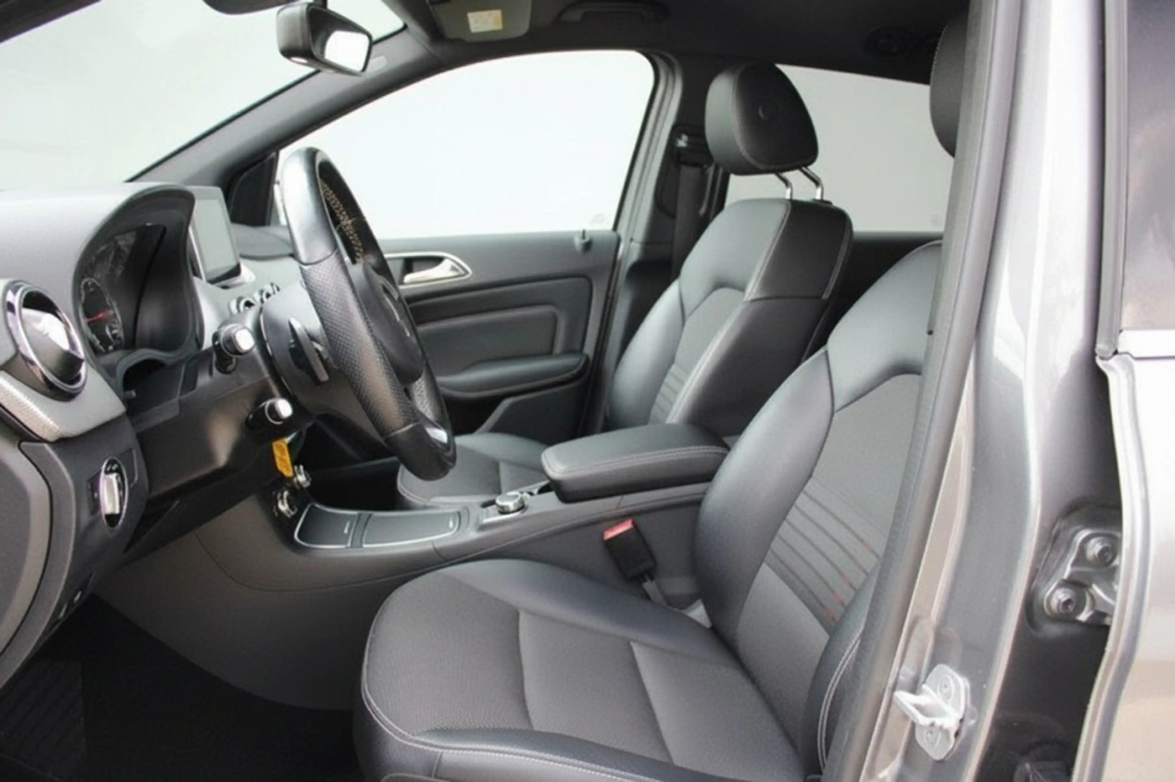 Mercedes-Benz B Electric Drive Pres. / Keurige Auto — photo 10