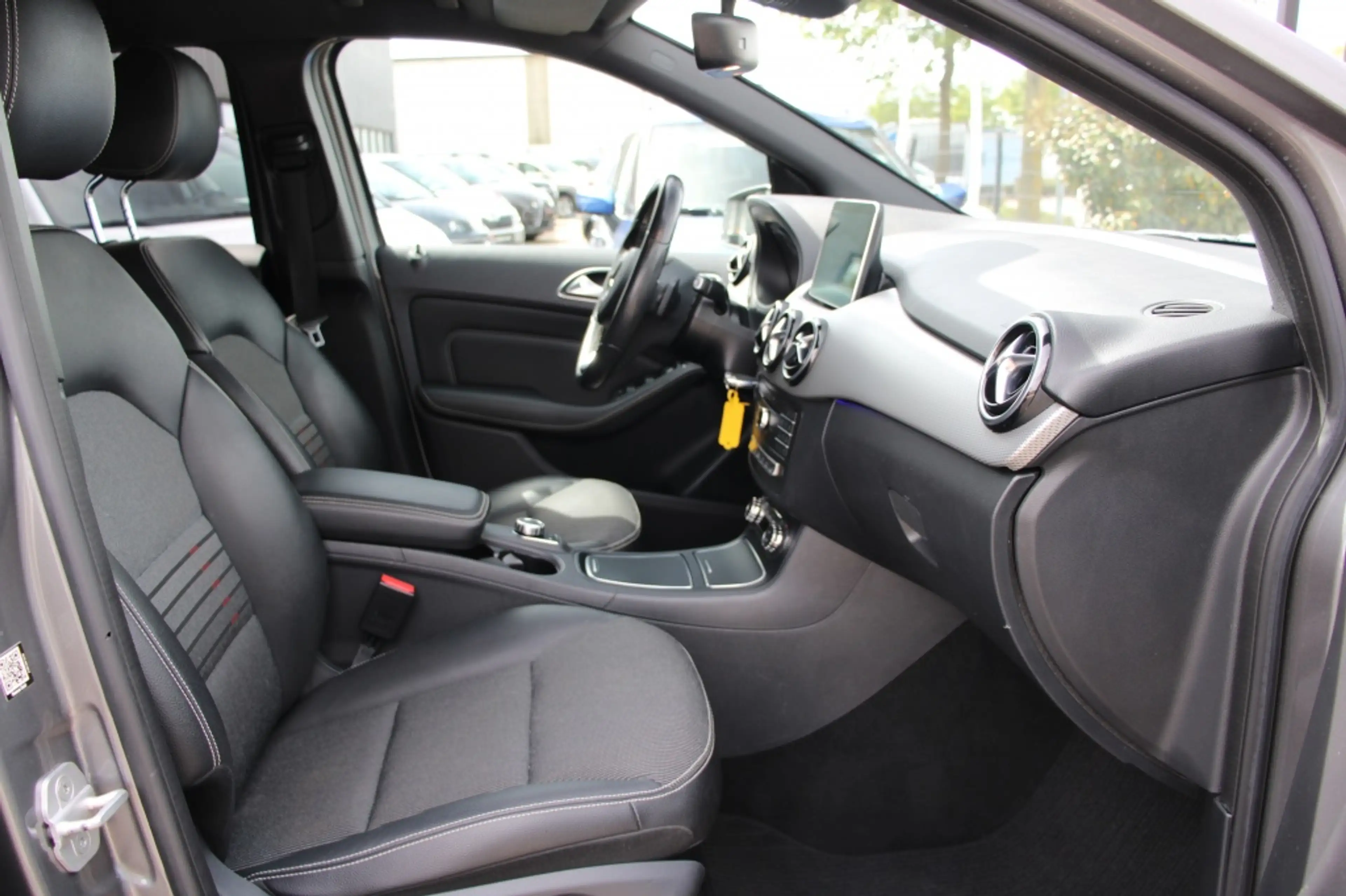 Mercedes-Benz B Electric Drive Pres. / Keurige Auto — photo 15