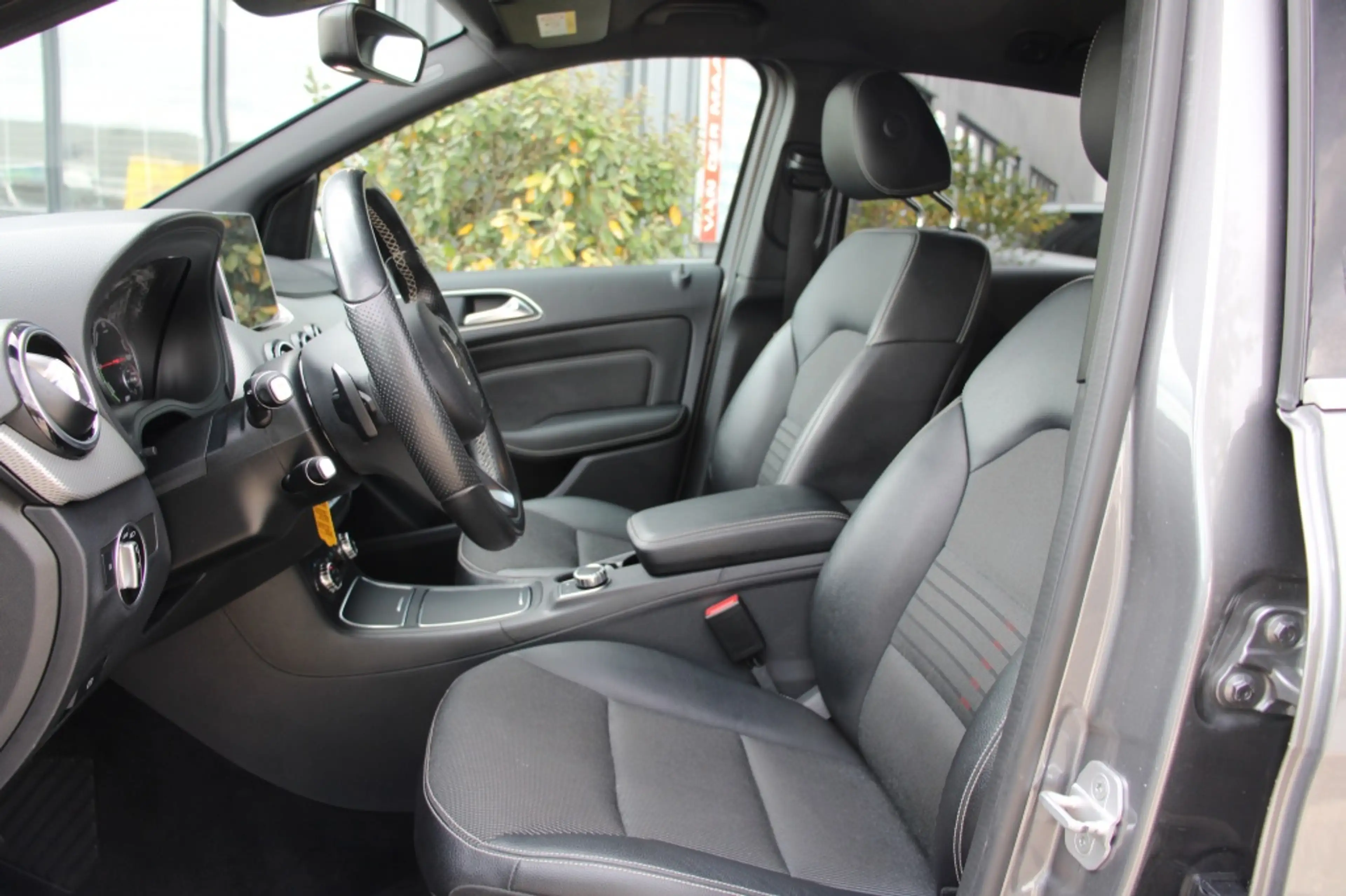 Mercedes-Benz B Electric Drive Pres. / Keurige Auto — photo 13