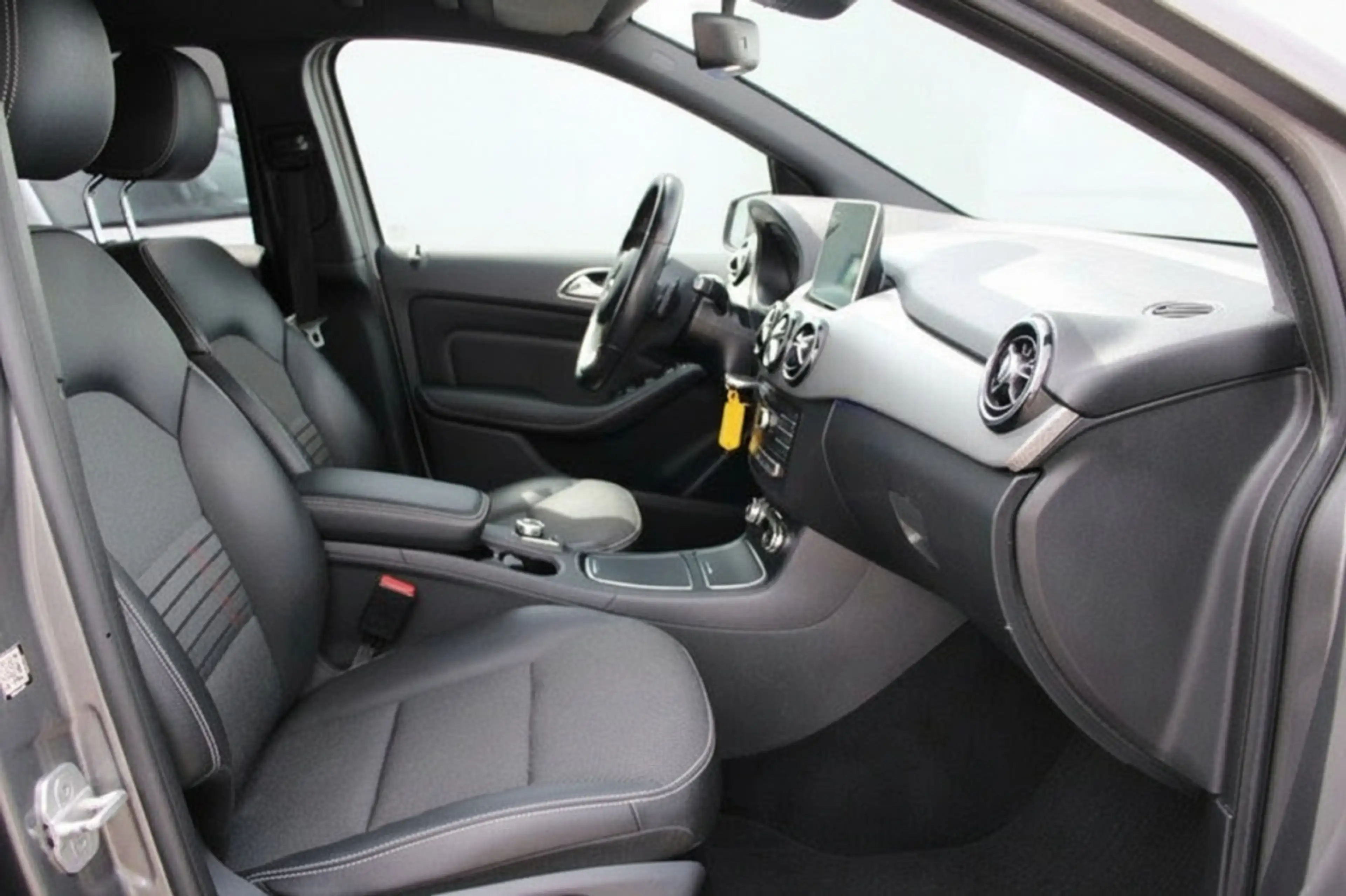 Mercedes-Benz B Electric Drive Pres. / Keurige Auto — photo 12