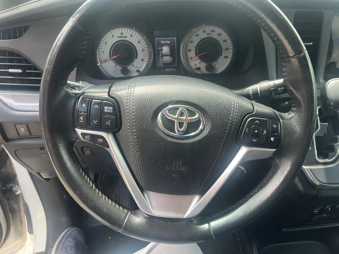 Toyota Sienna снимка Toyota Sienna