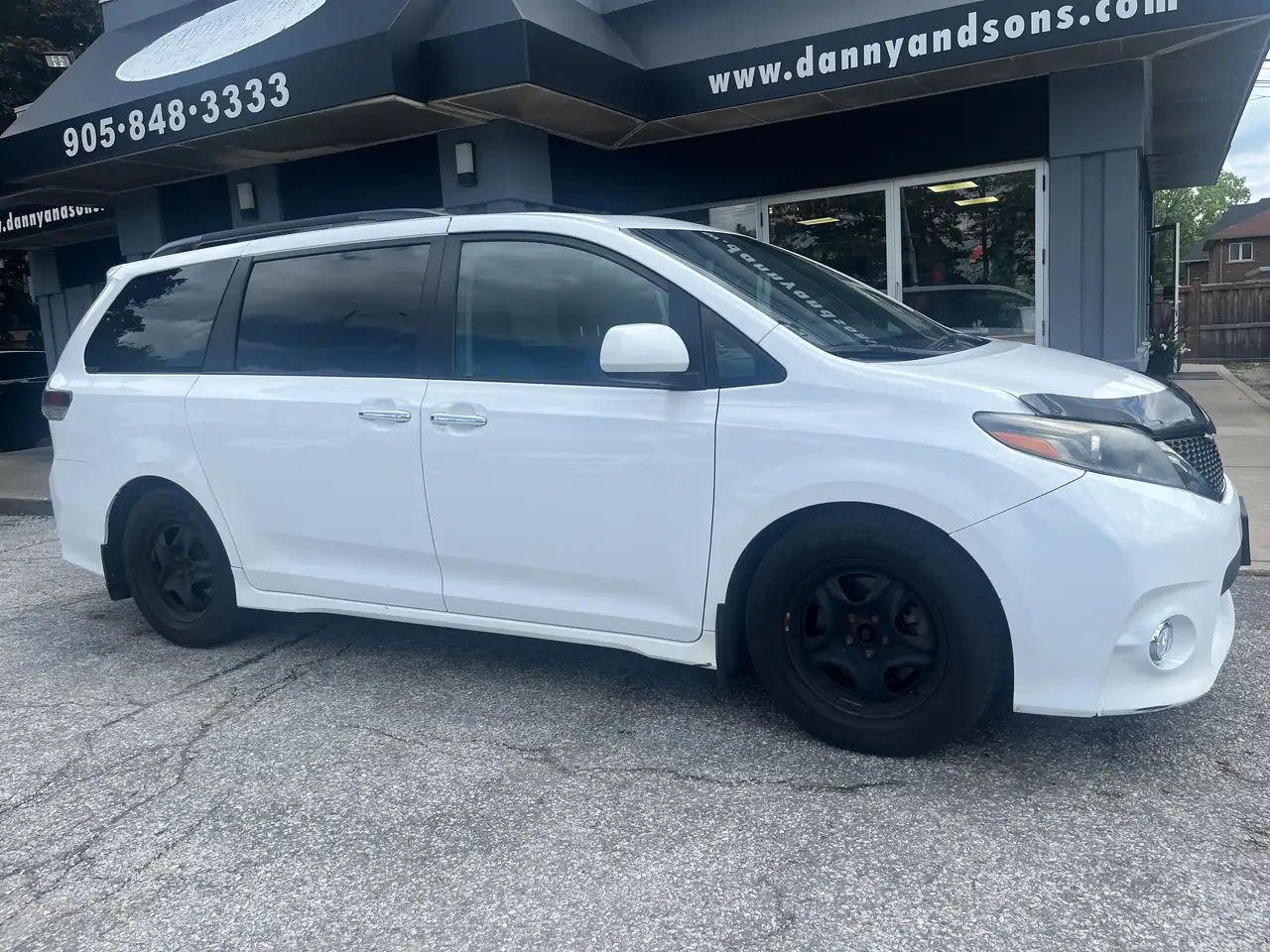 Toyota Sienna снимка Toyota Sienna