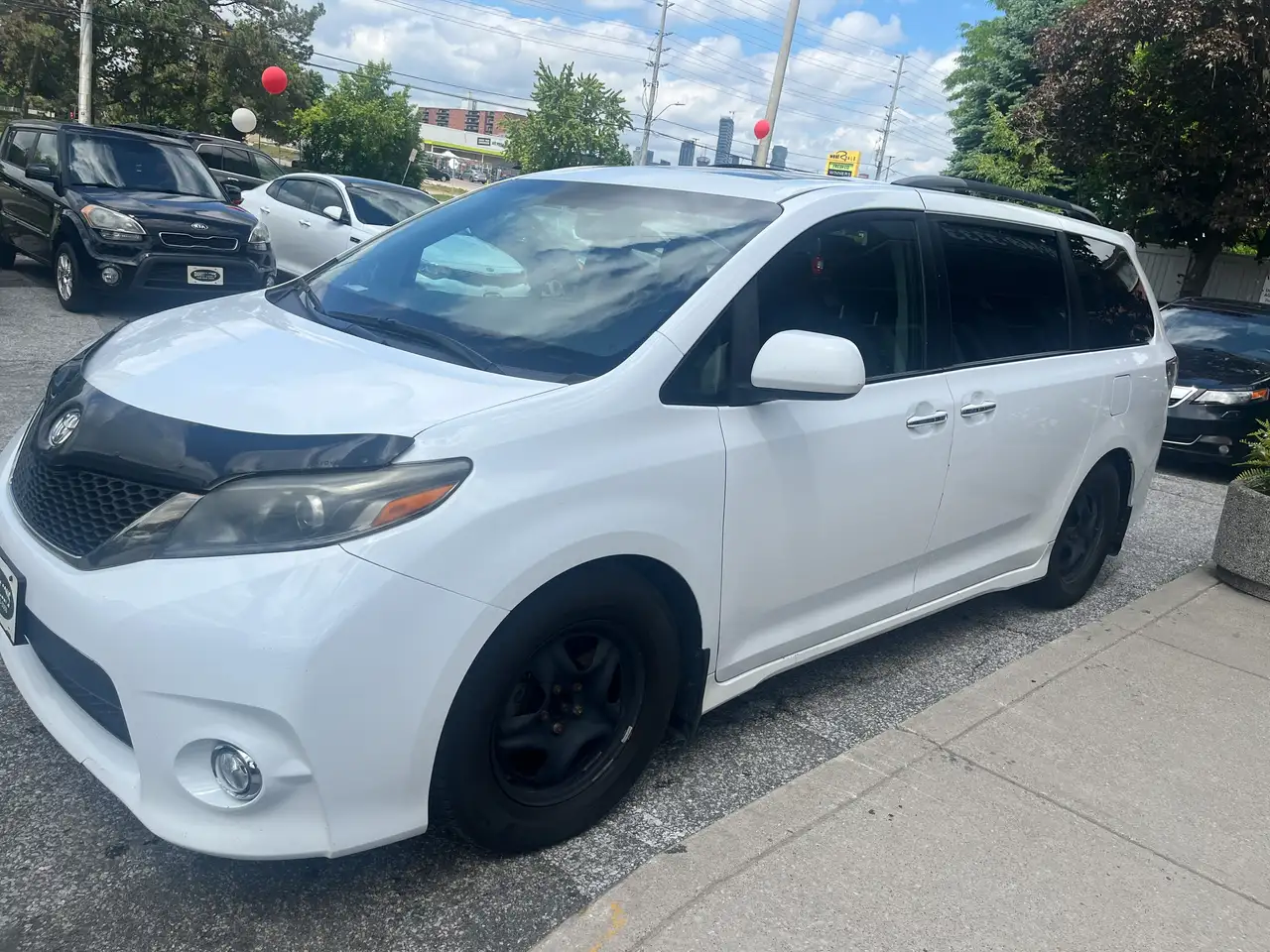 Toyota Sienna снимка Toyota Sienna