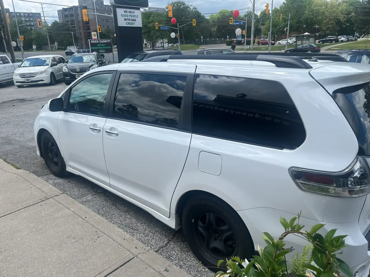 Toyota Sienna снимка Toyota Sienna
