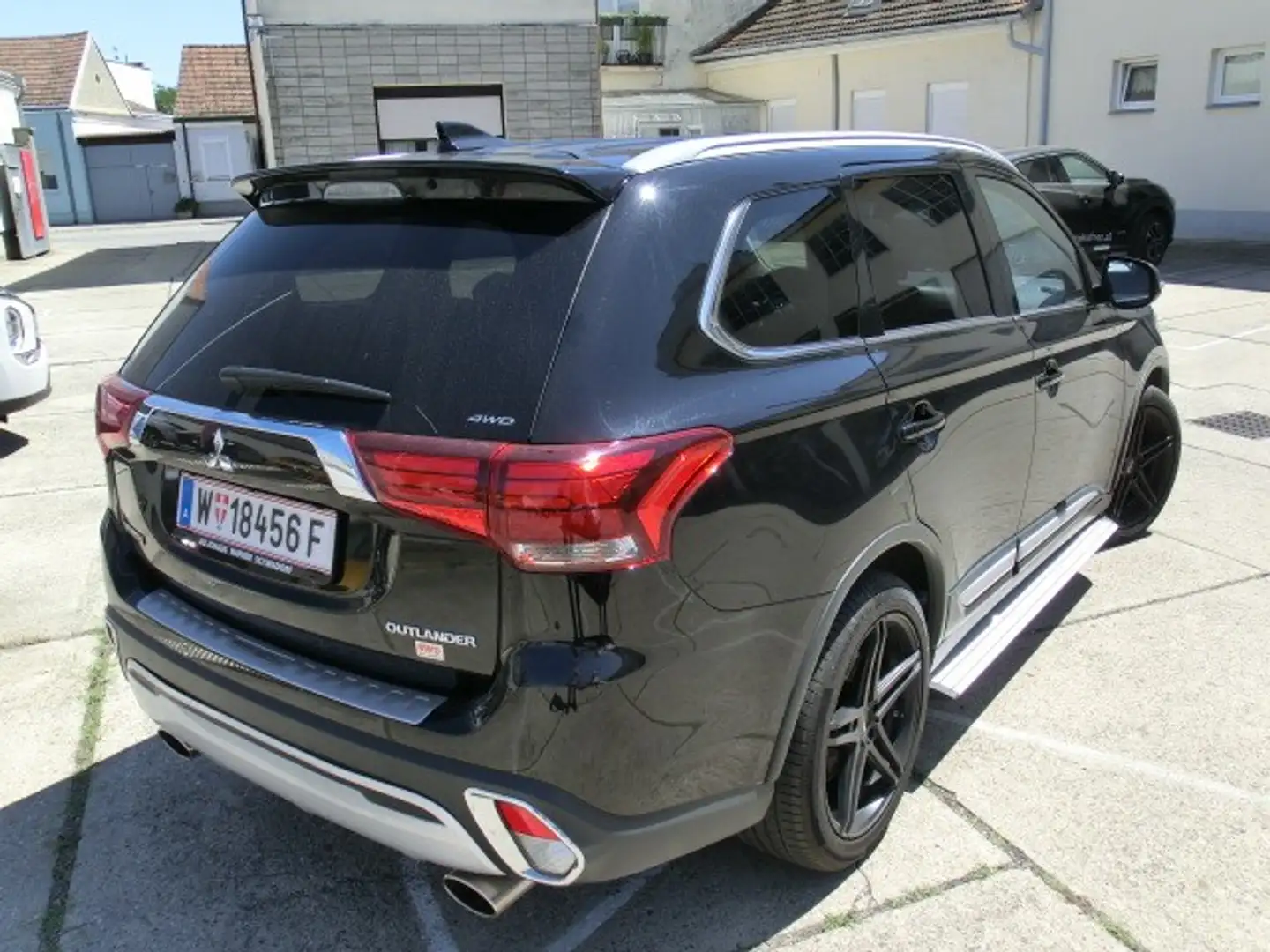 Mitsubishi Outlander 2,2 DI-D Instyle Aut. Schwarz - 2