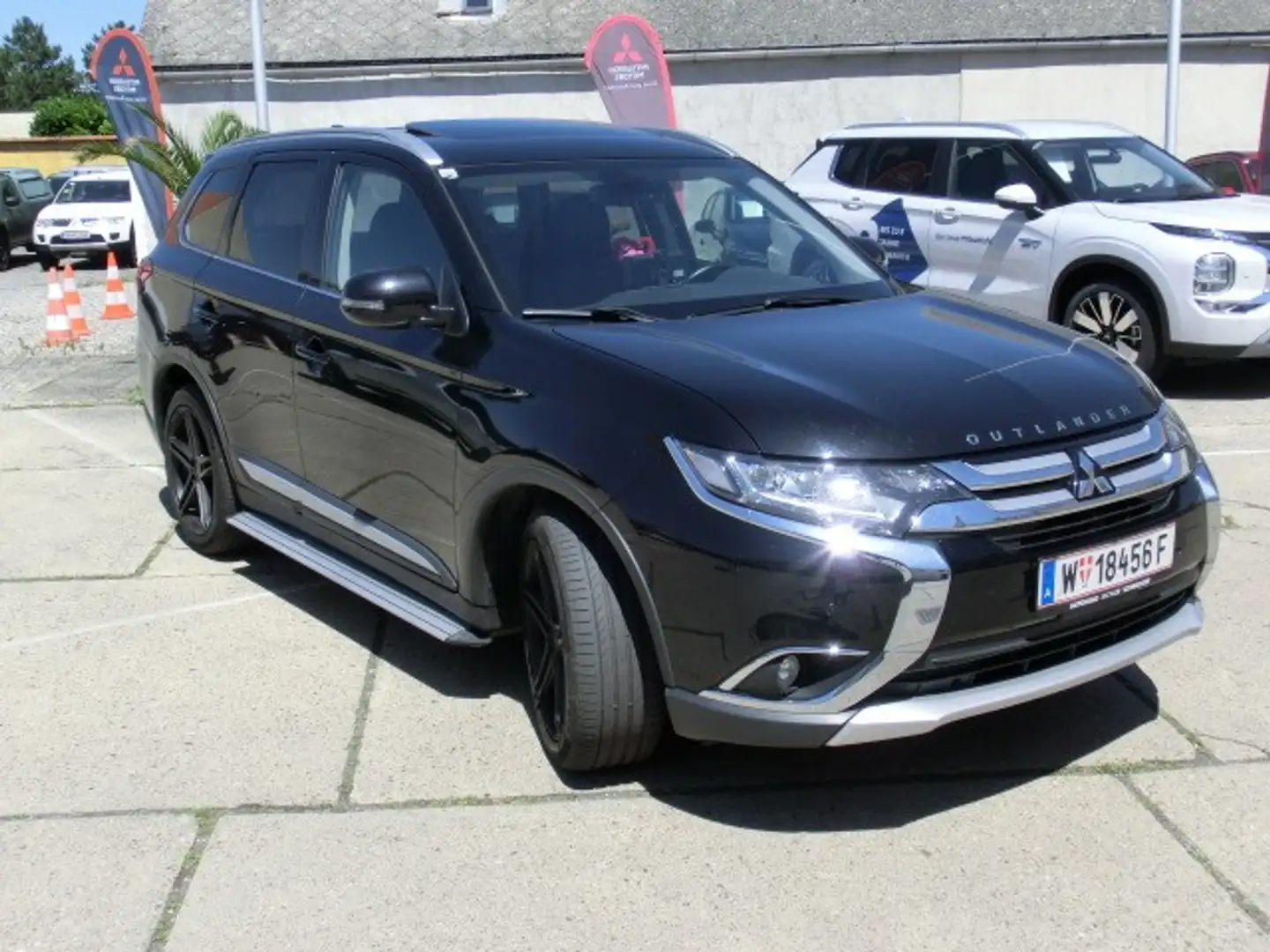 Mitsubishi Outlander 2,2 DI-D Instyle Aut. Schwarz - 1