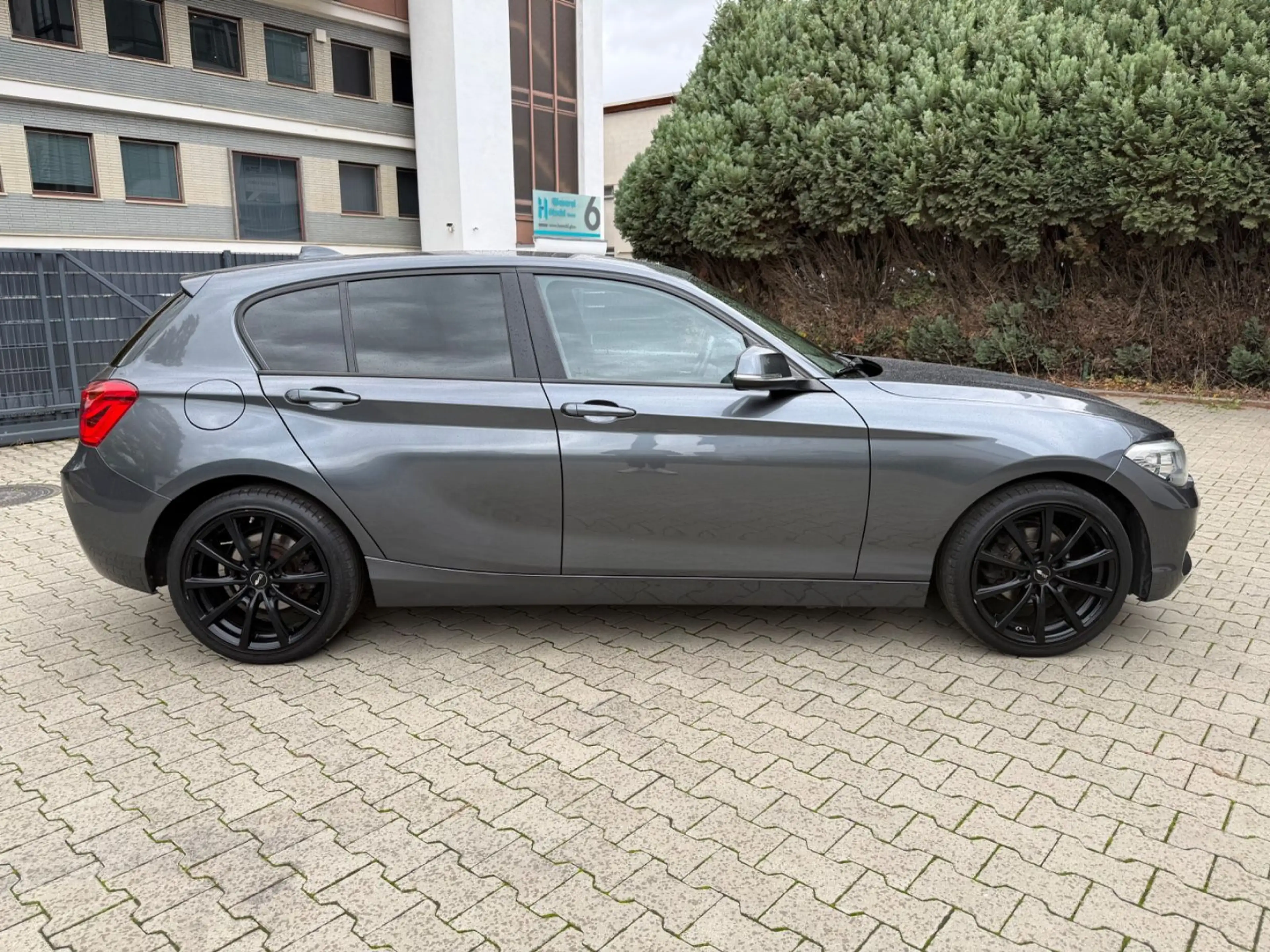 BMW 118 i Lim. 5-trg. Steptronic·M-Lenkrad·LM·ACC·PDC — photo 9