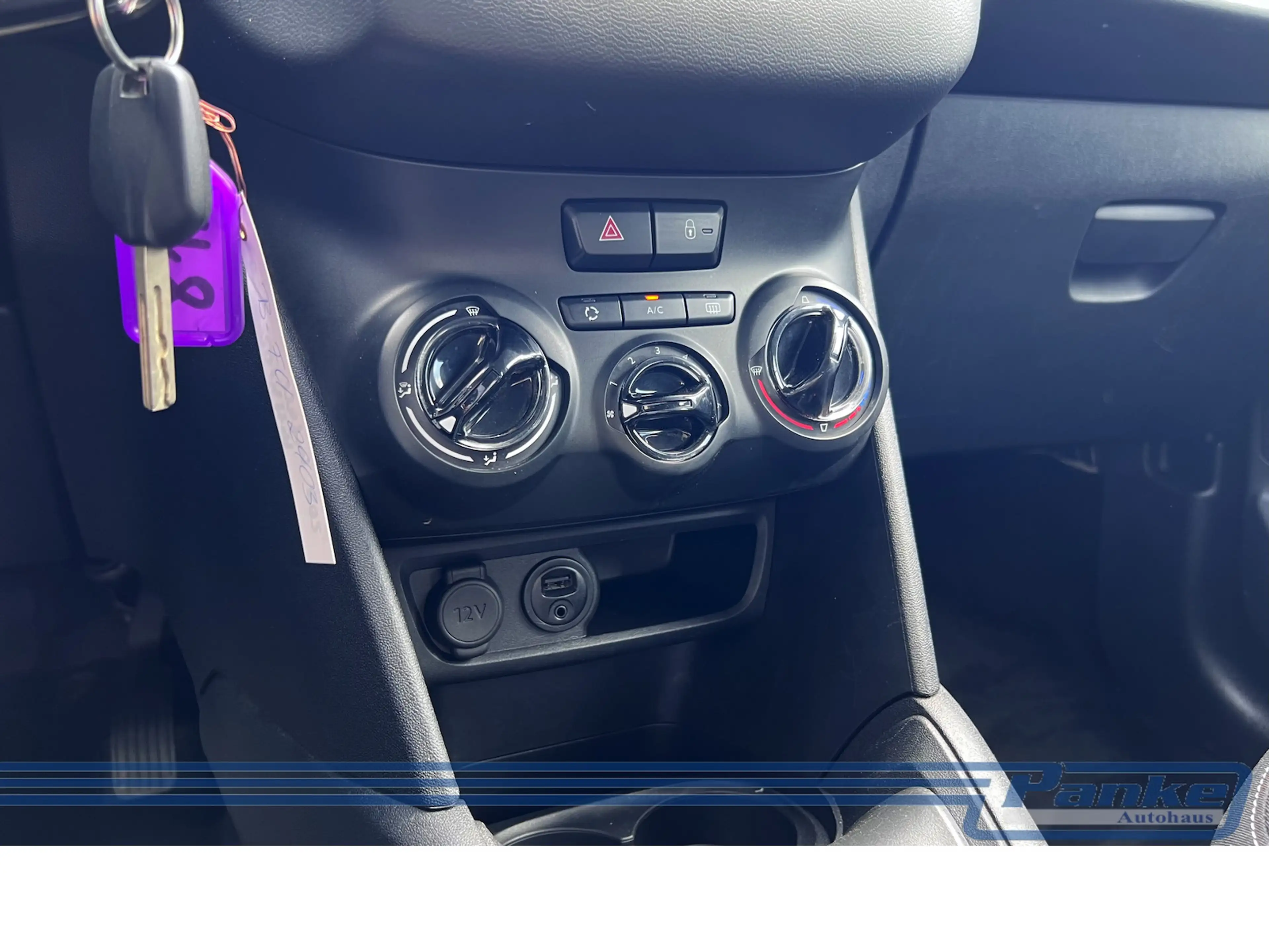 Peugeot 208 Pure 1.2*SHZ*BT*Klima*PDC*LED*USB*Tempo — photo 9