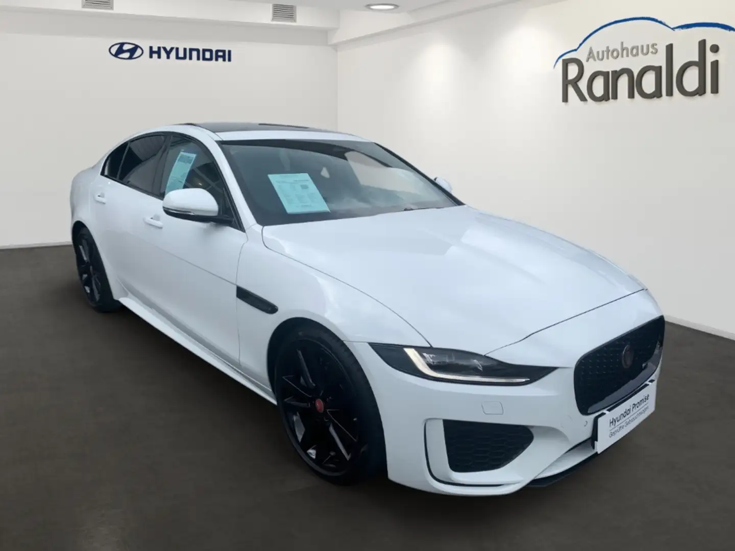 Jaguar XE R-Dynamic S++21.000(!)KM!++WIE NEU!+APPROVED! Blanc - 2