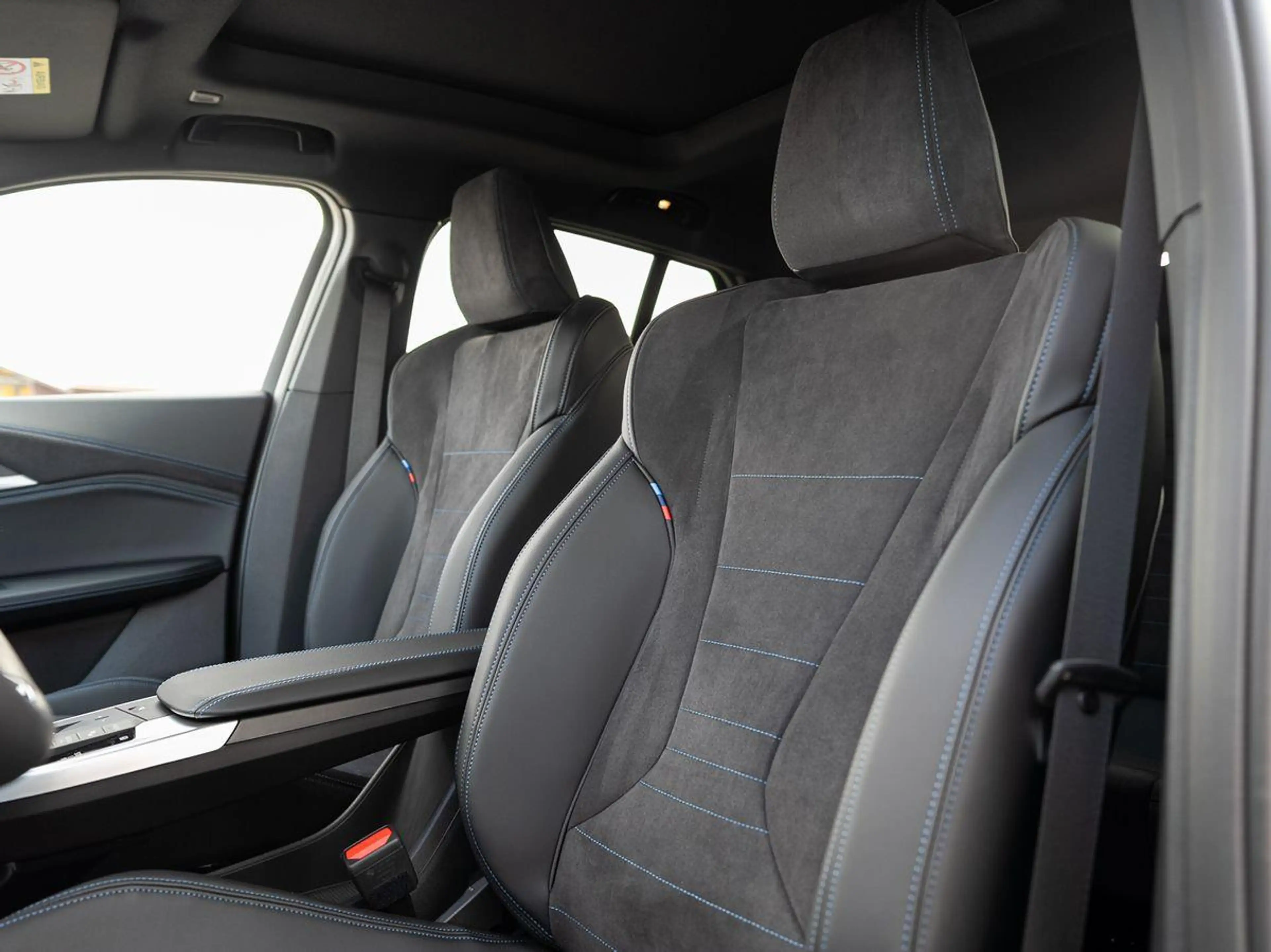 BMW X2 sDrive18d M-Sport AHK PANO KoZg AdLED AktSitz — photo 9