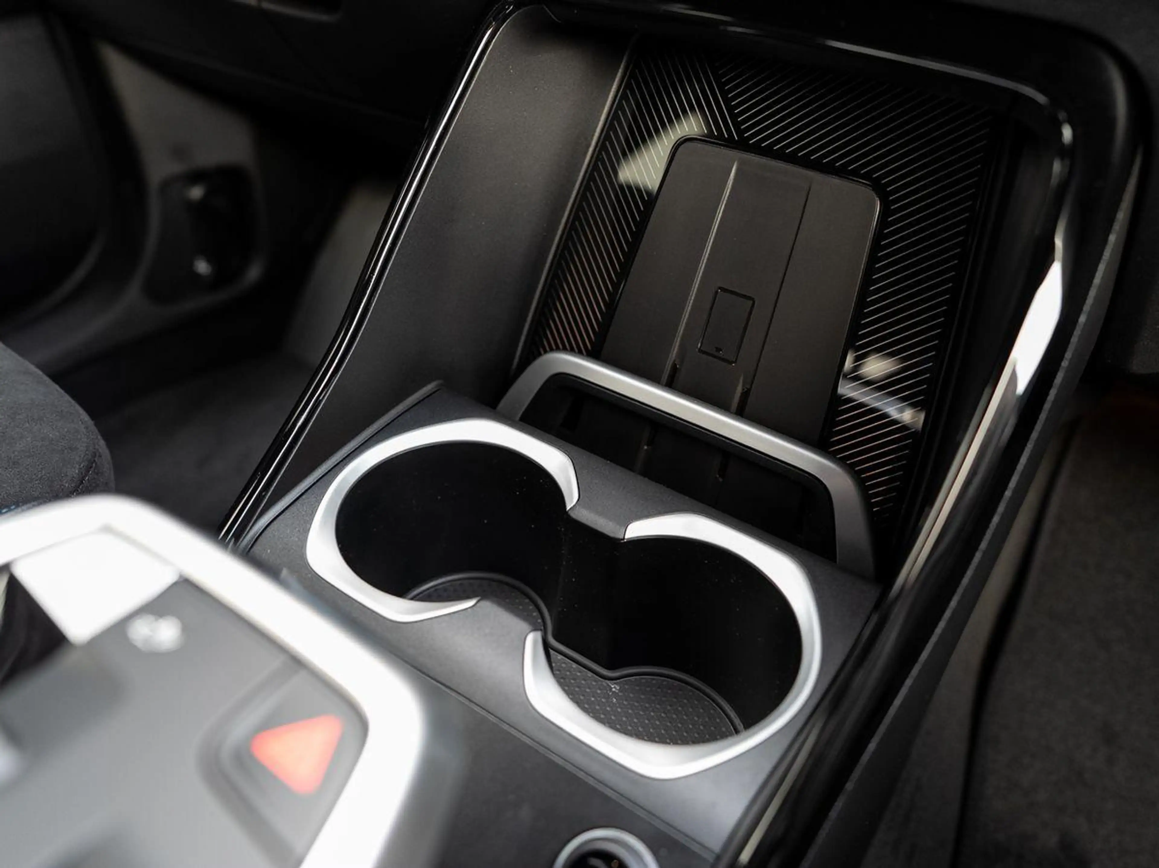 BMW X2 sDrive18d M-Sport AHK PANO KoZg AdLED AktSitz — photo 15