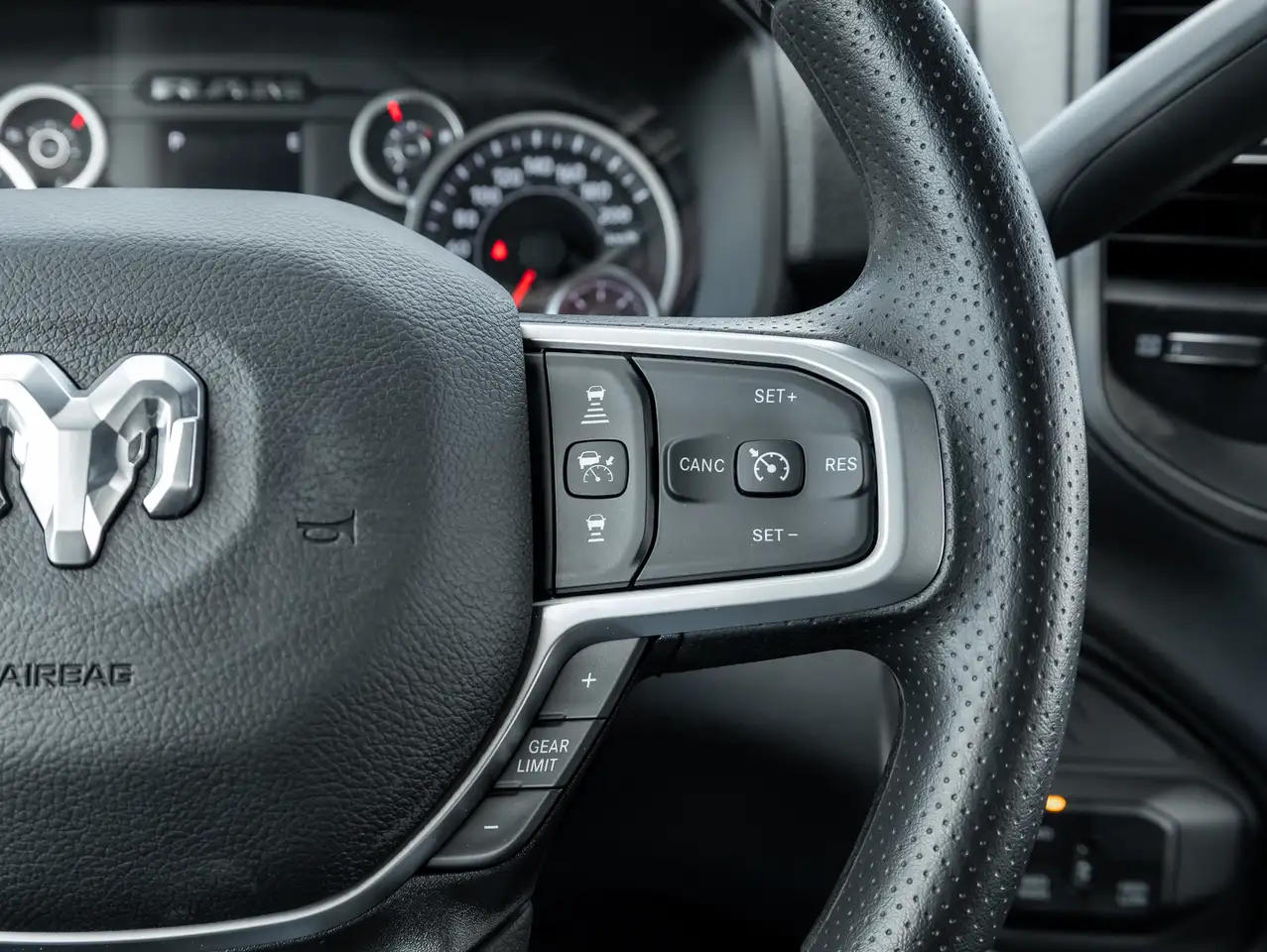RAM 2500 снимка RAM 2500