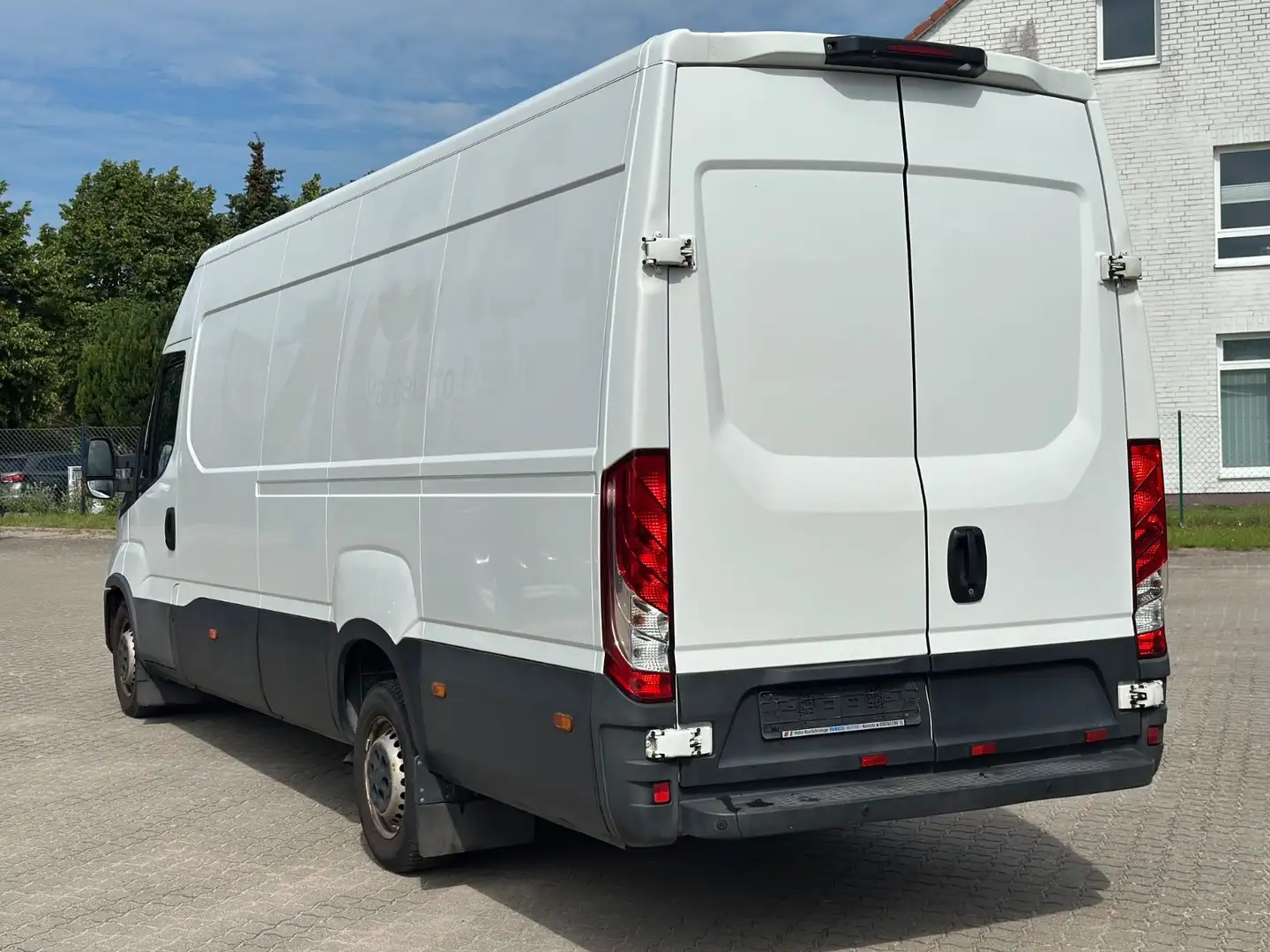 Iveco Automatik /  Kasten HKa 35 S ... V Radstand 4100 Weiß - 2