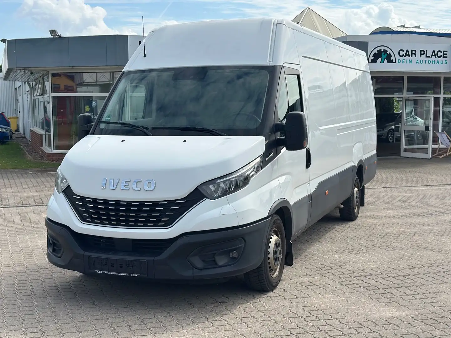 Iveco Automatik /  Kasten HKa 35 S ... V Radstand 4100 Weiß - 1