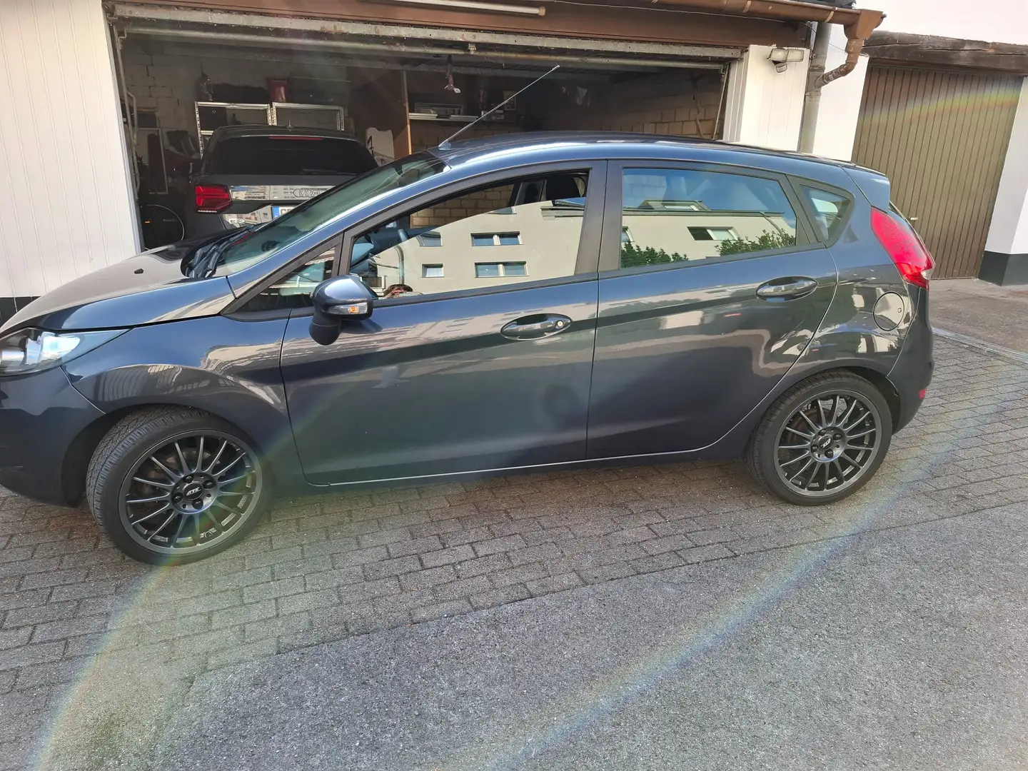 Ford Fiesta Fiesta  3-Türer 1.25 Ambiente Grau - 2