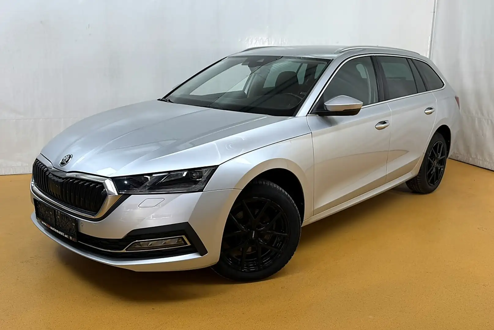 Skoda Octavia Combi 2,0 TDI Style Silber - 1