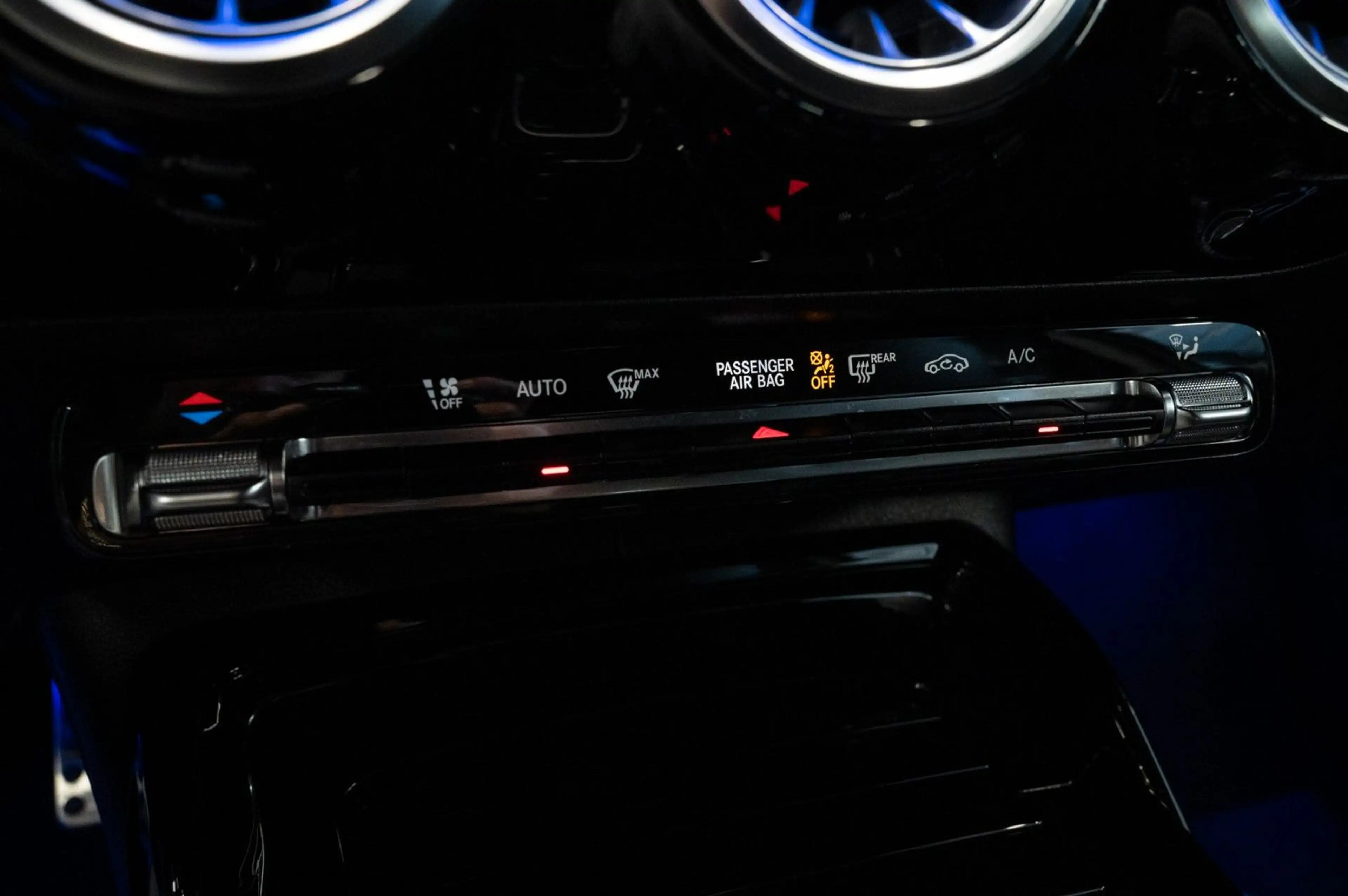 Mercedes-Benz A 35 AMG A35 4MATIC|AMG AERO PAKET|NIGHT|NAVI|KAMERA — photo 33