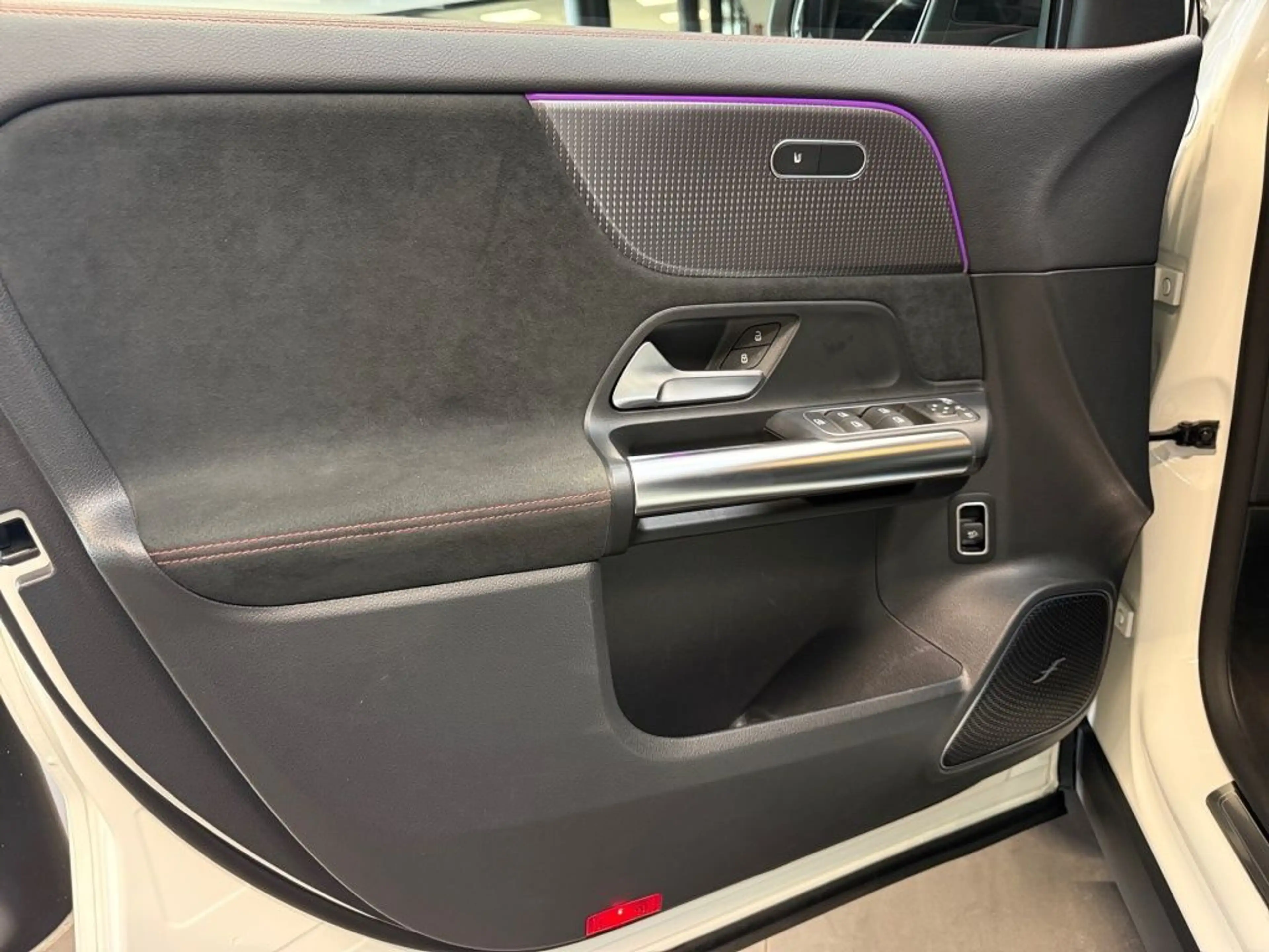Mercedes-Benz EQA 250+ AMG+NIGHT+PANO+BURMESTER+KAMERA+DISTR. — photo 4