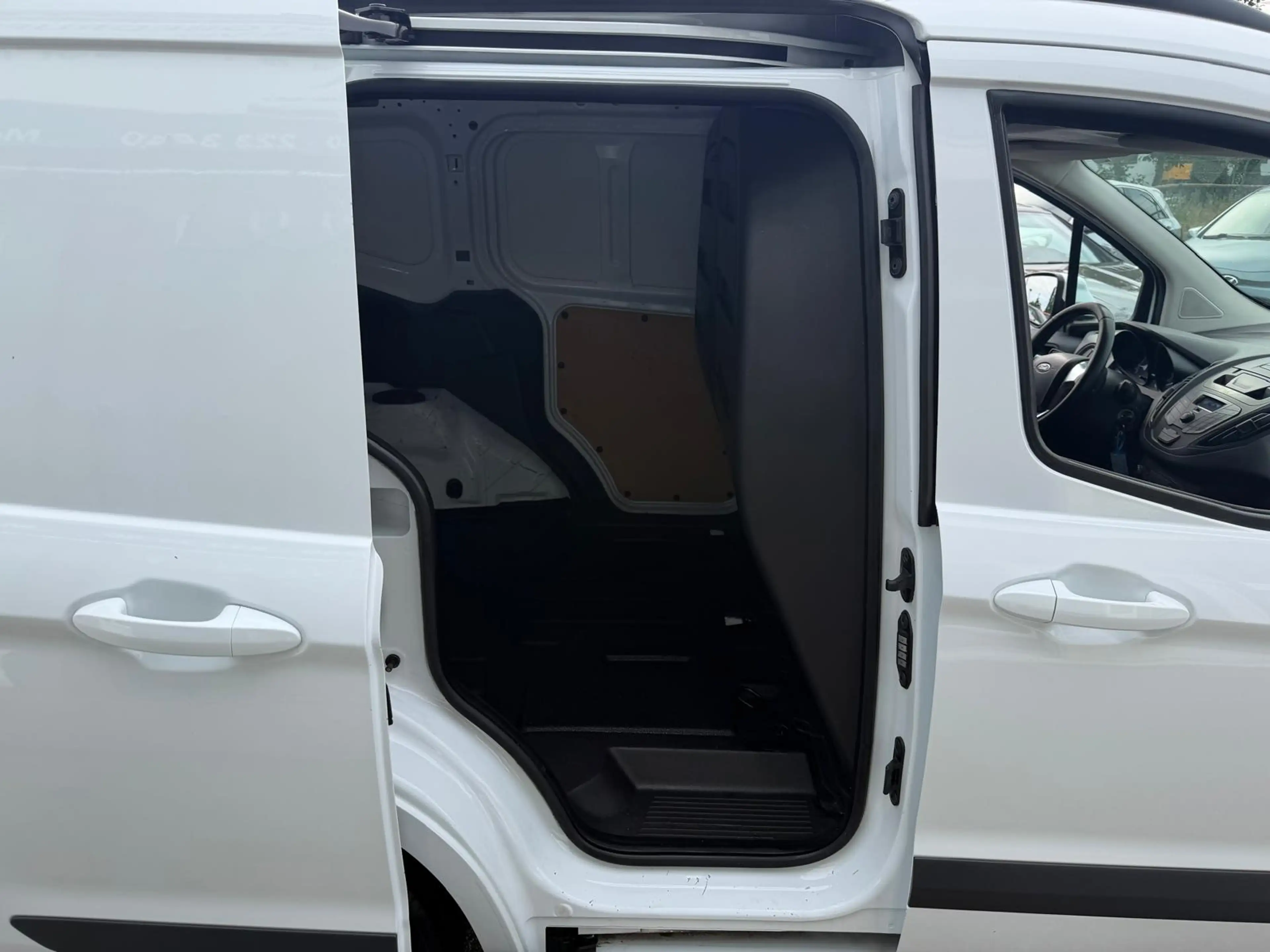 Ford Transit Courier 1.0 Economy — photo 6