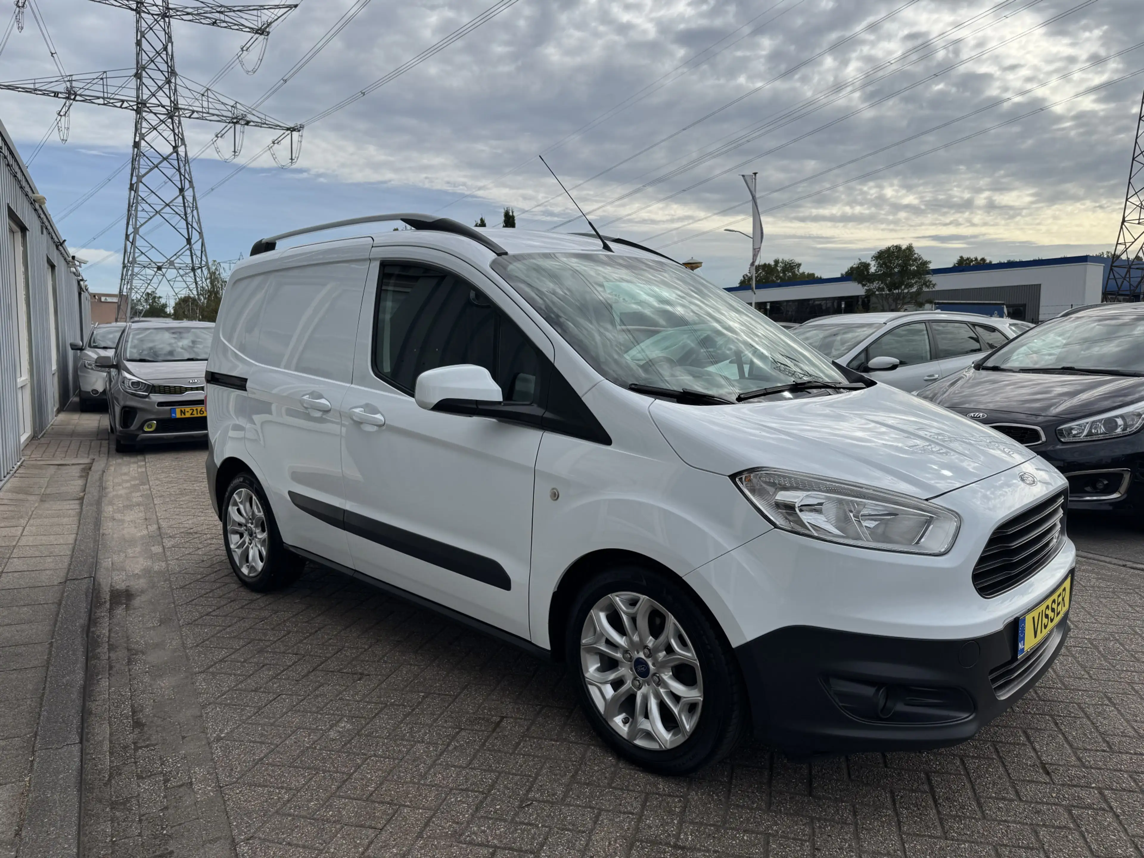 Ford Transit Courier 1.0 Economy — photo 4