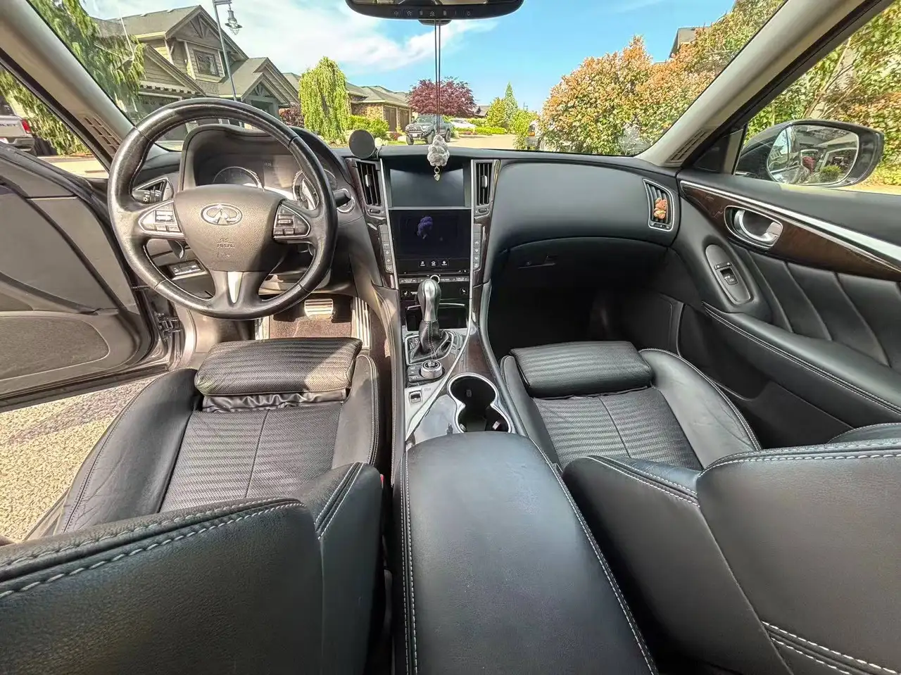 Infiniti Q50 снимка Infiniti Q50