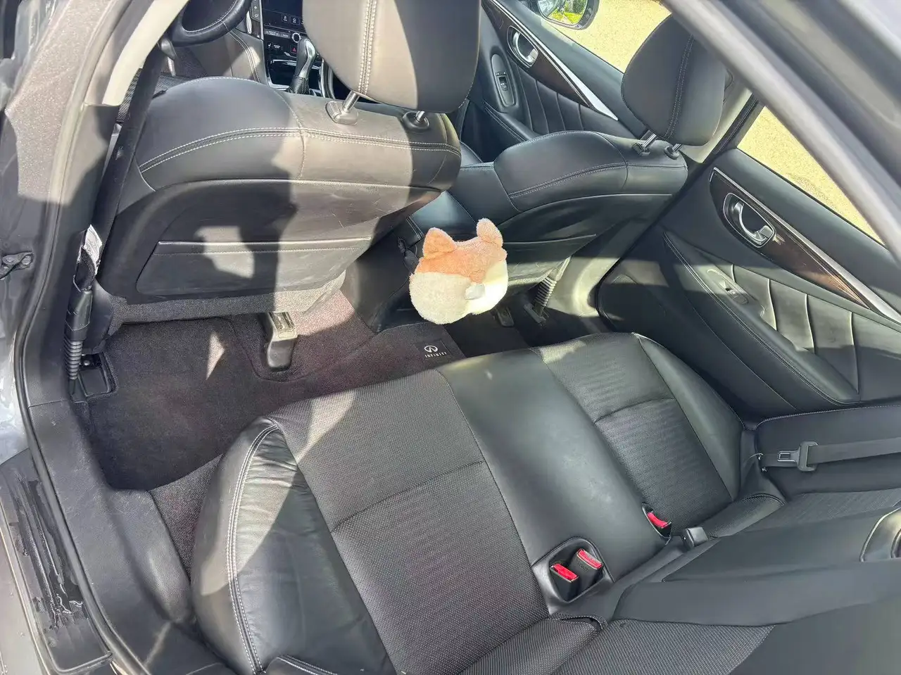Infiniti Q50 снимка Infiniti Q50