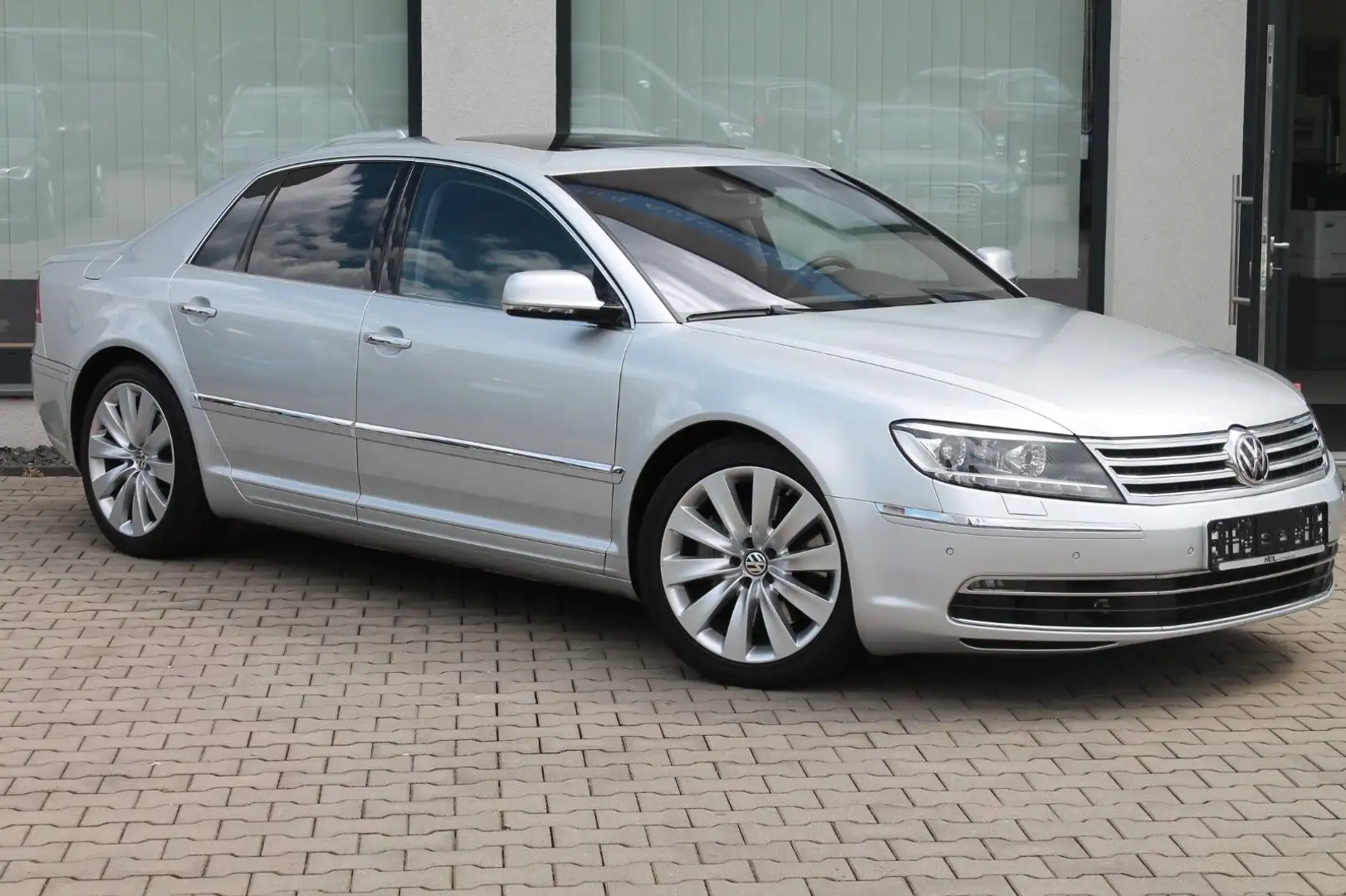 Volkswagen Phaeton V8 5-Sitzer 4Motion*ACC*NAVI*BI-XENON* Argintiu - 1